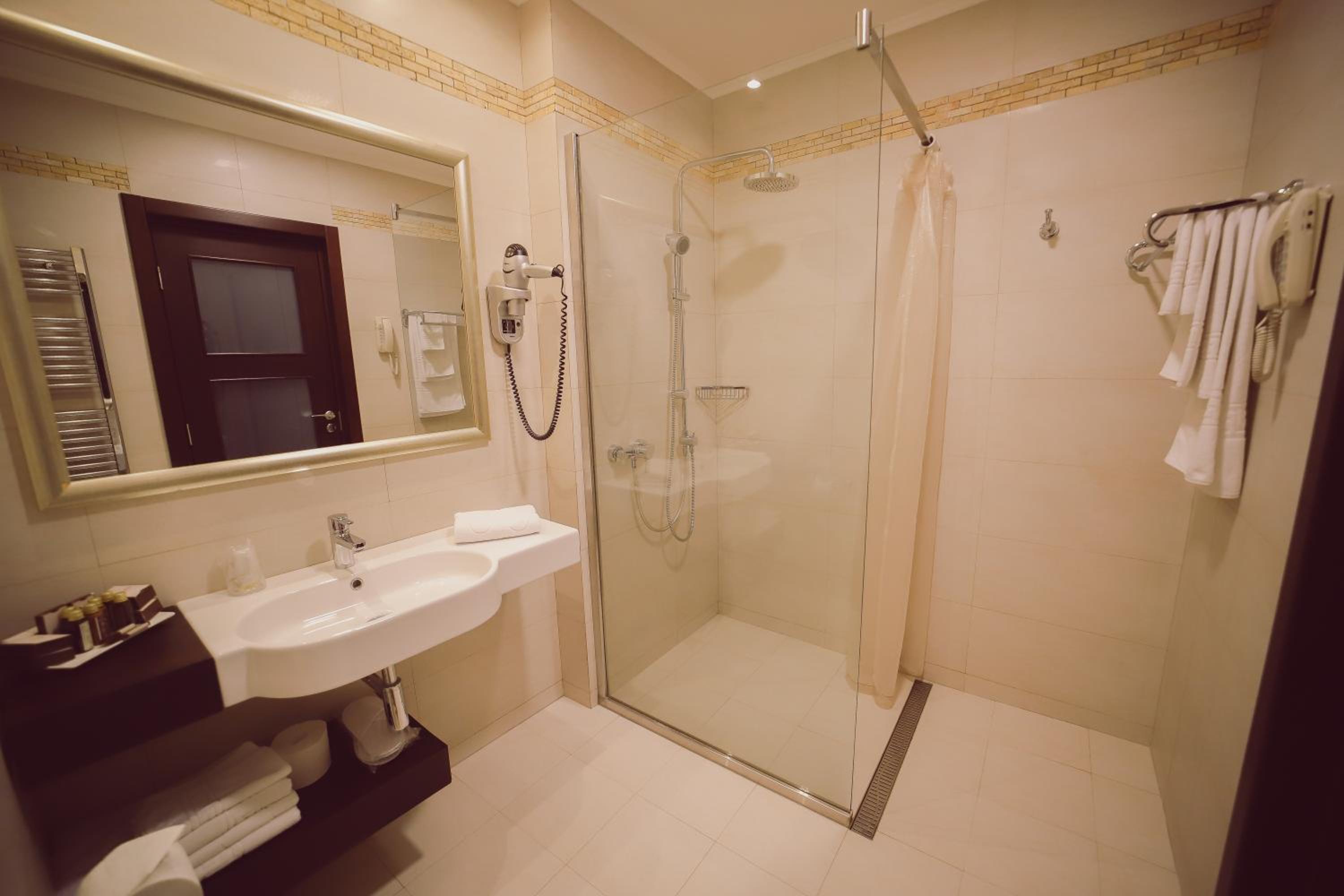 Twin Room with Lake View photo 3