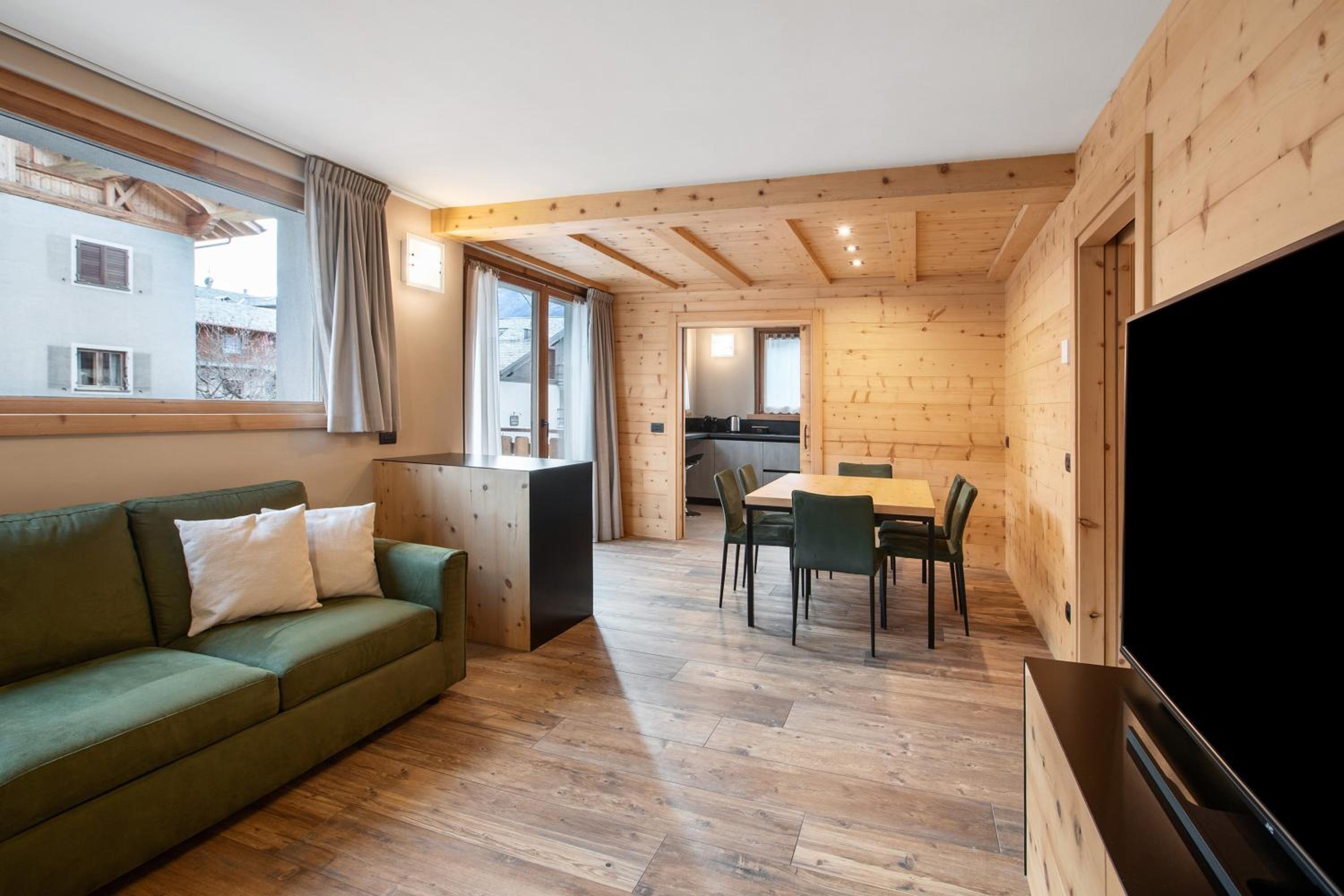 Two-Bedroom Deluxe Apartment with Garden View