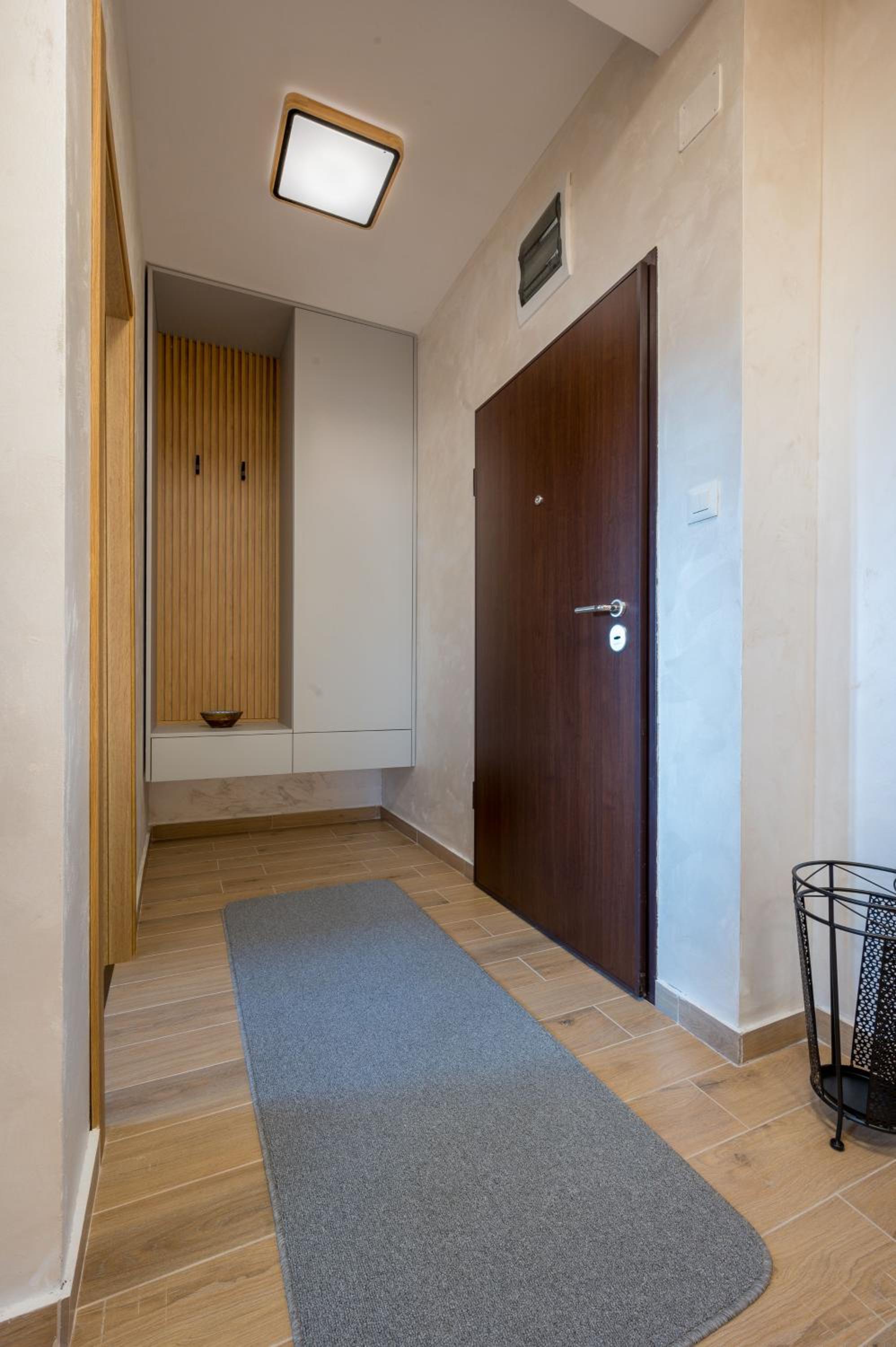 One-Bedroom Apartment photo 3