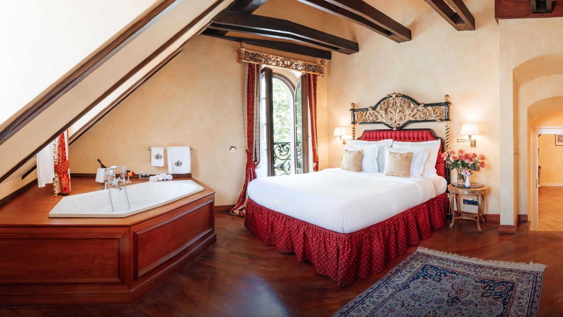 Tower Suite - Photo 1