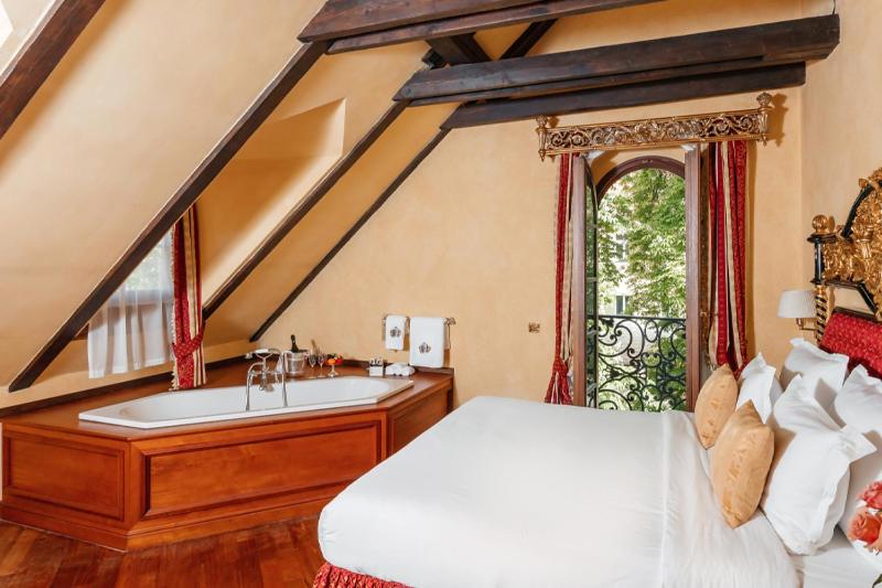 Tower Suite - Photo 3