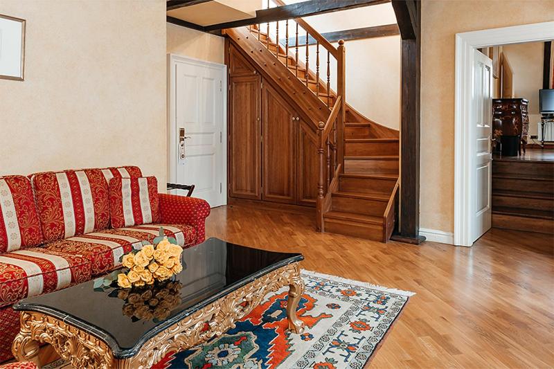Tower Suite - Photo 2