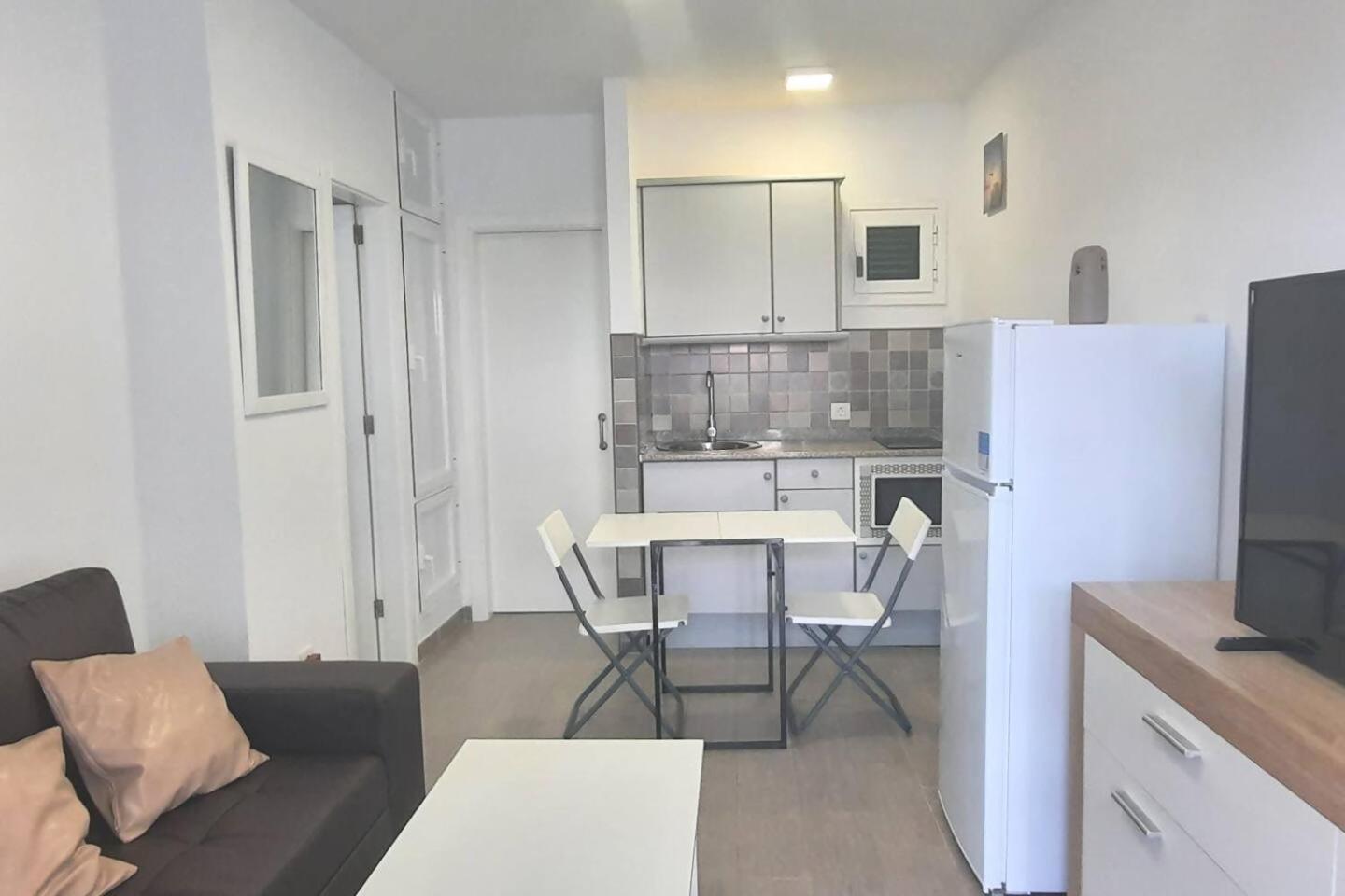 One-Bedroom Apartment - Photo 12