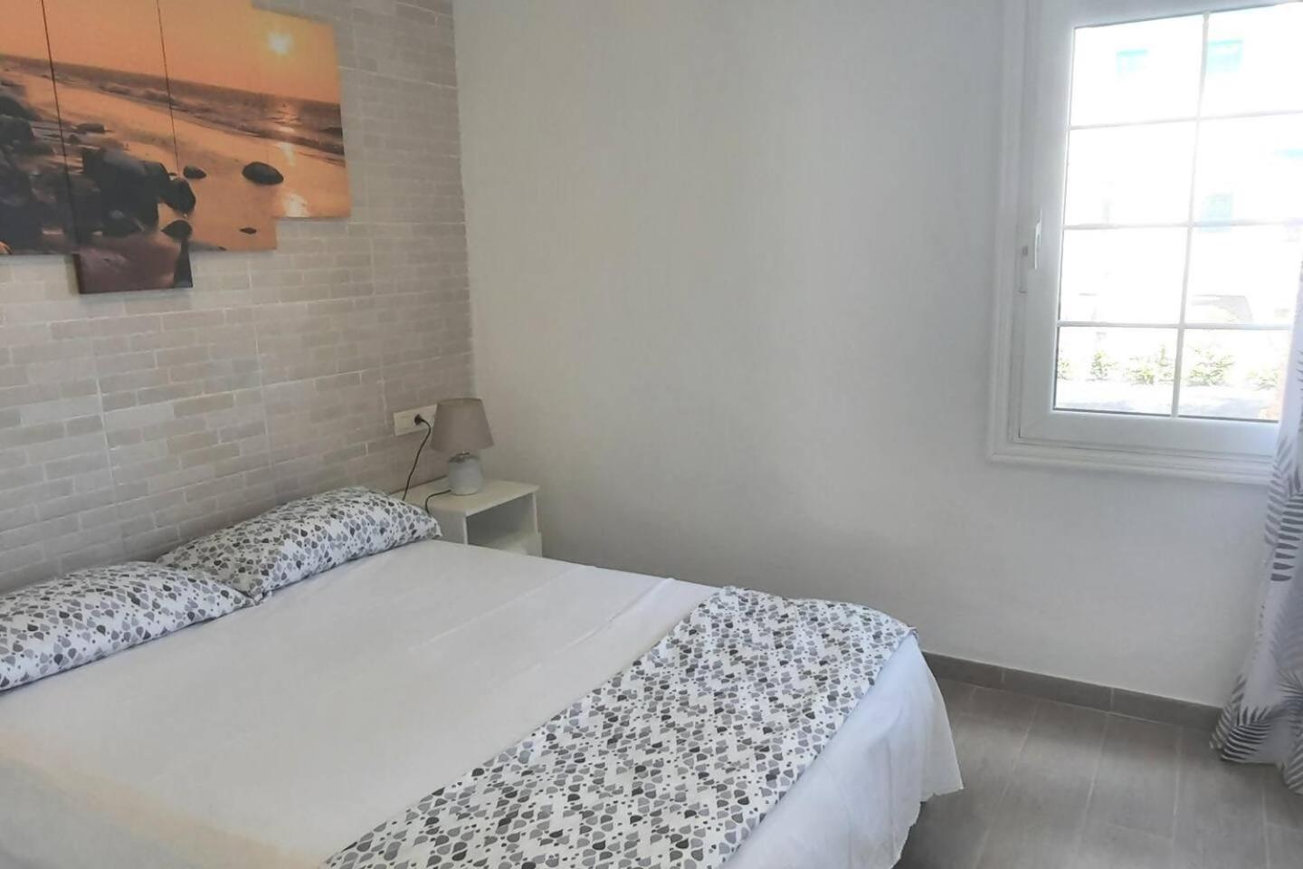 One-Bedroom Apartment - Photo 2