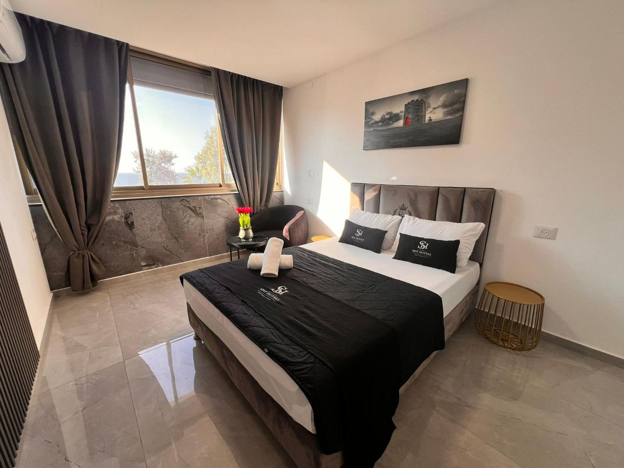 Double or Twin Room with Sea View