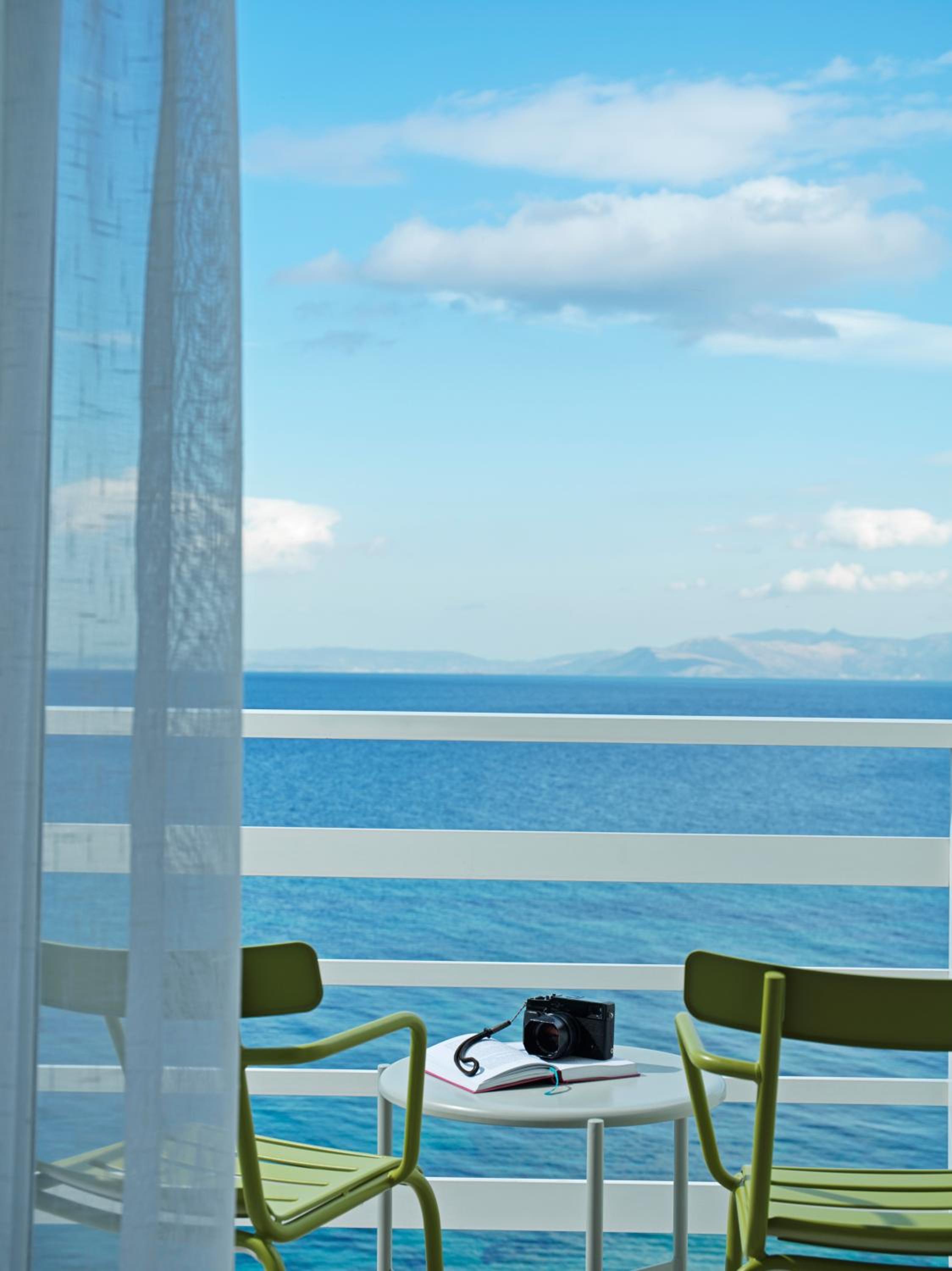 Deluxe Double Room with Sea View photo 2