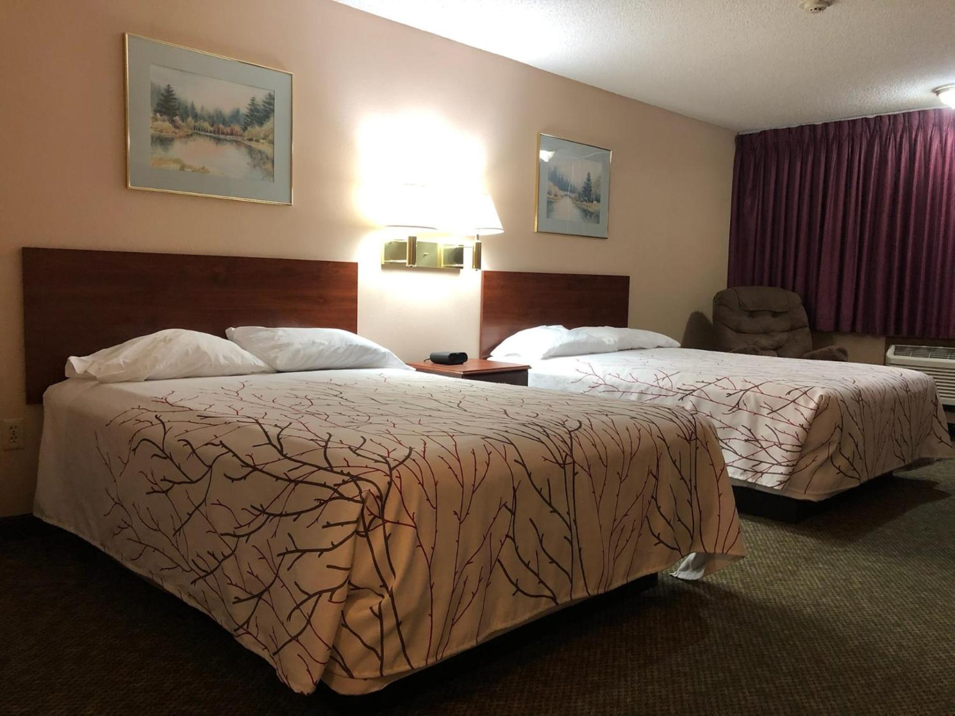 Standard Queen Room With Two Queen Beds photo 1