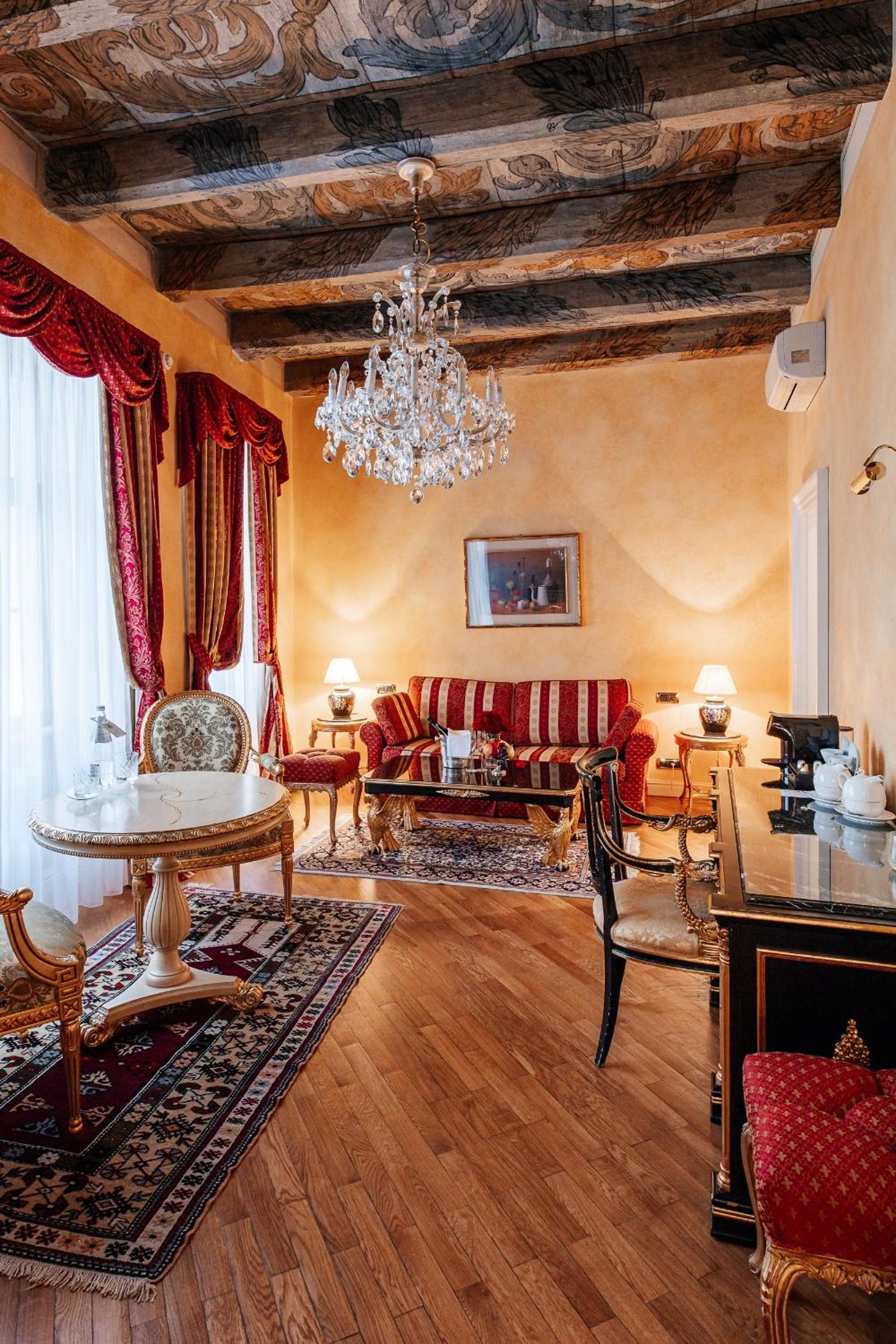Royal Suite - Photo 4