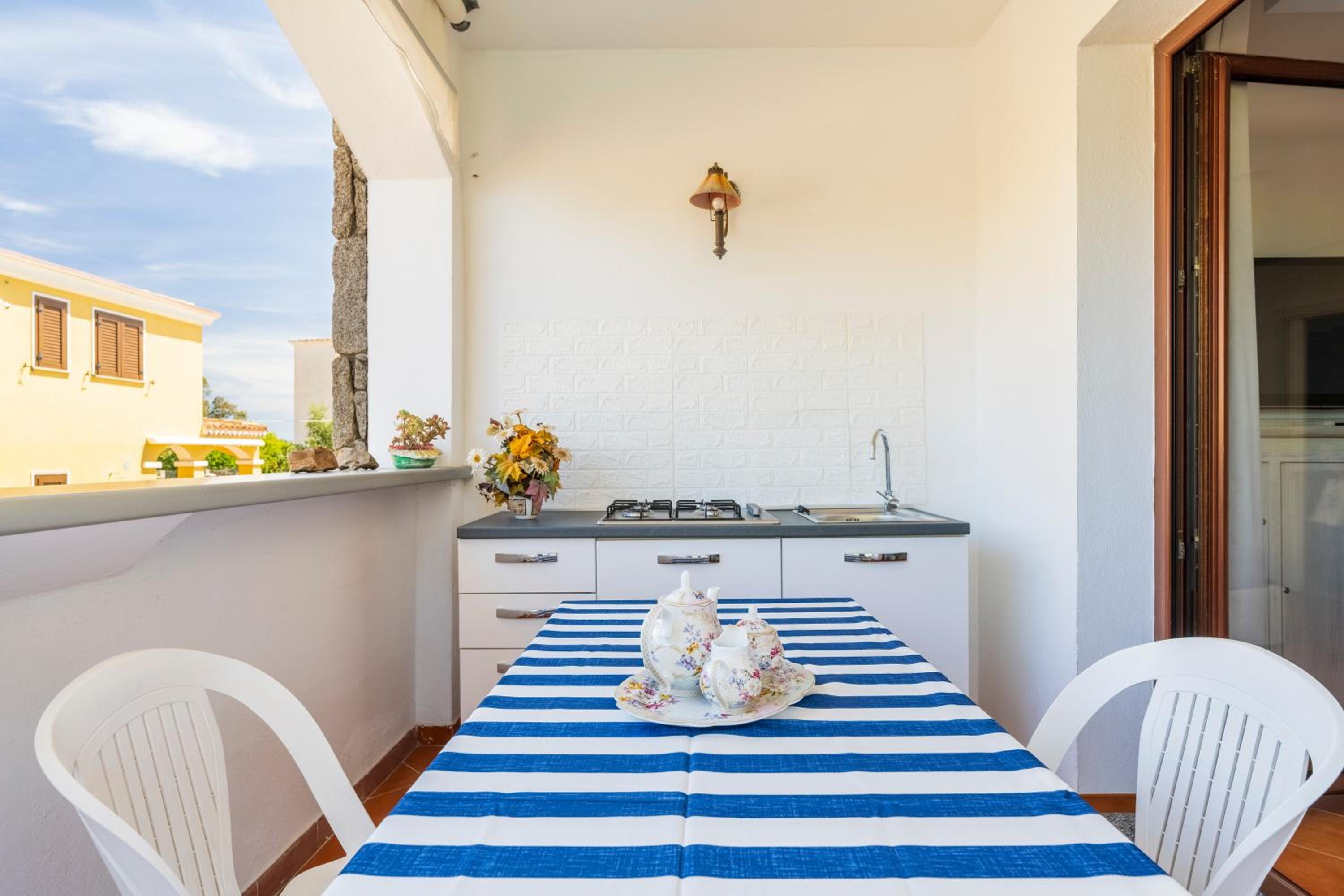 King Suite with Balcony photo 2