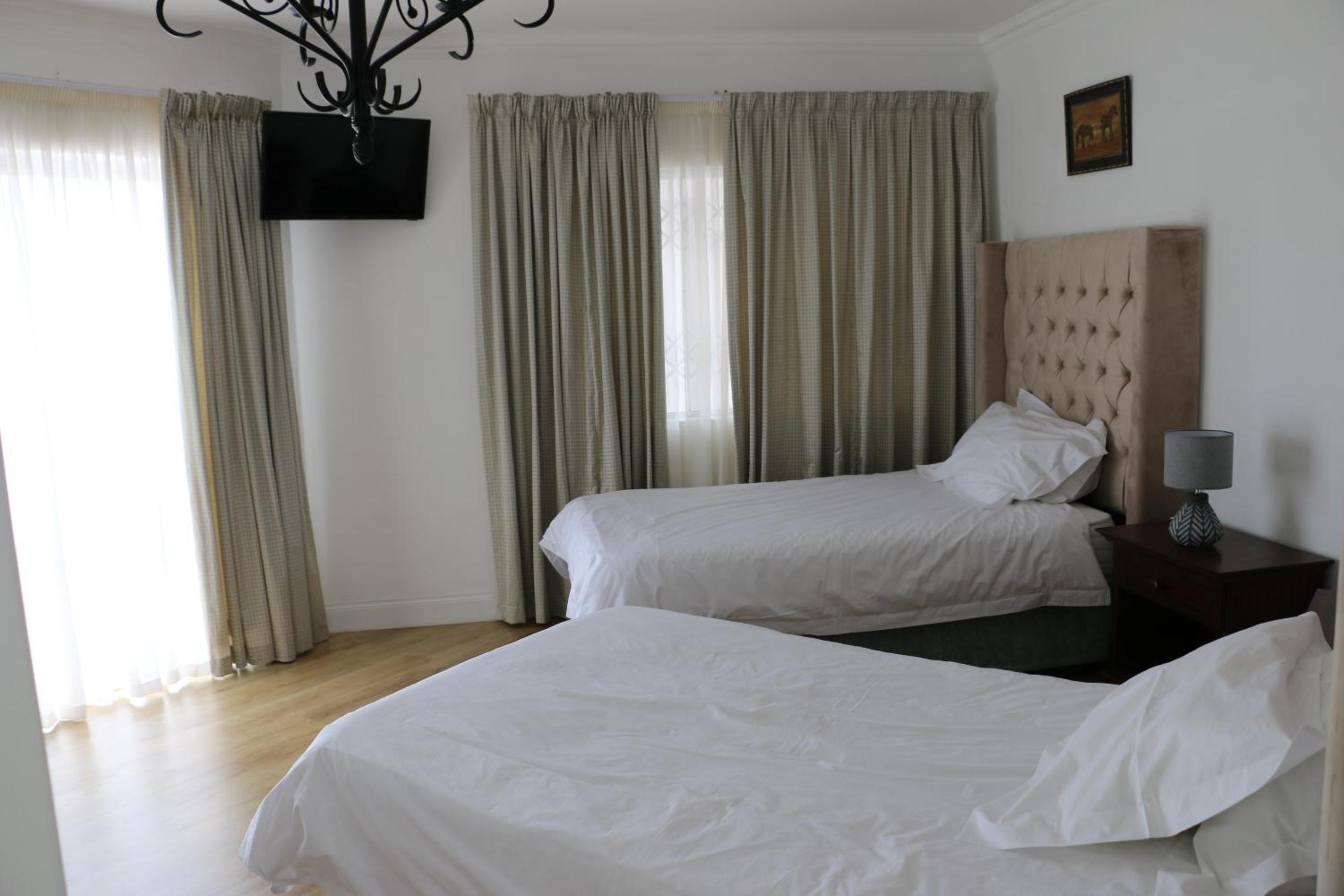 Twin Room with Balcony photo 2