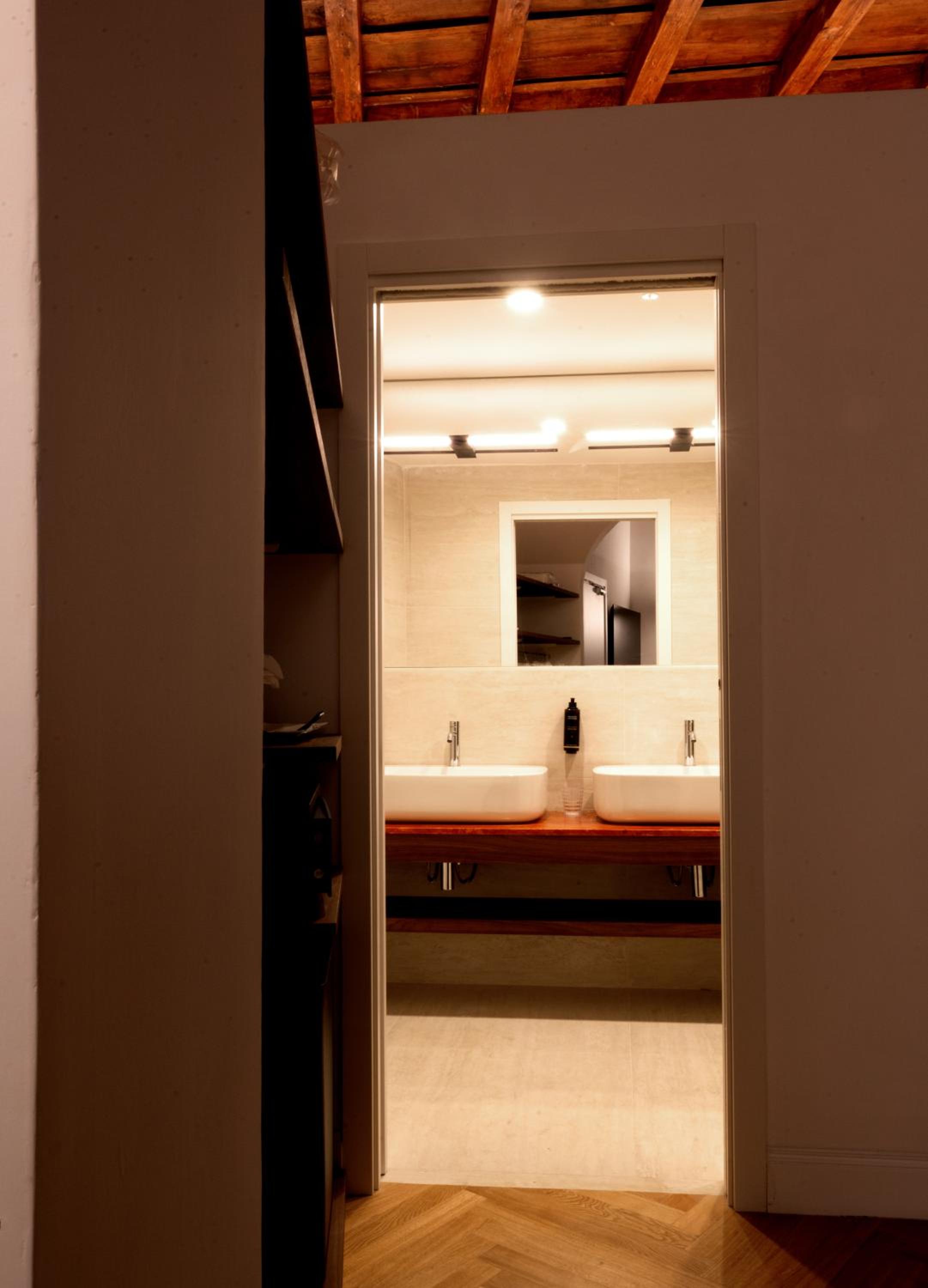 King Room with Hot Tub Capranica - Annex Building thumbnail 6