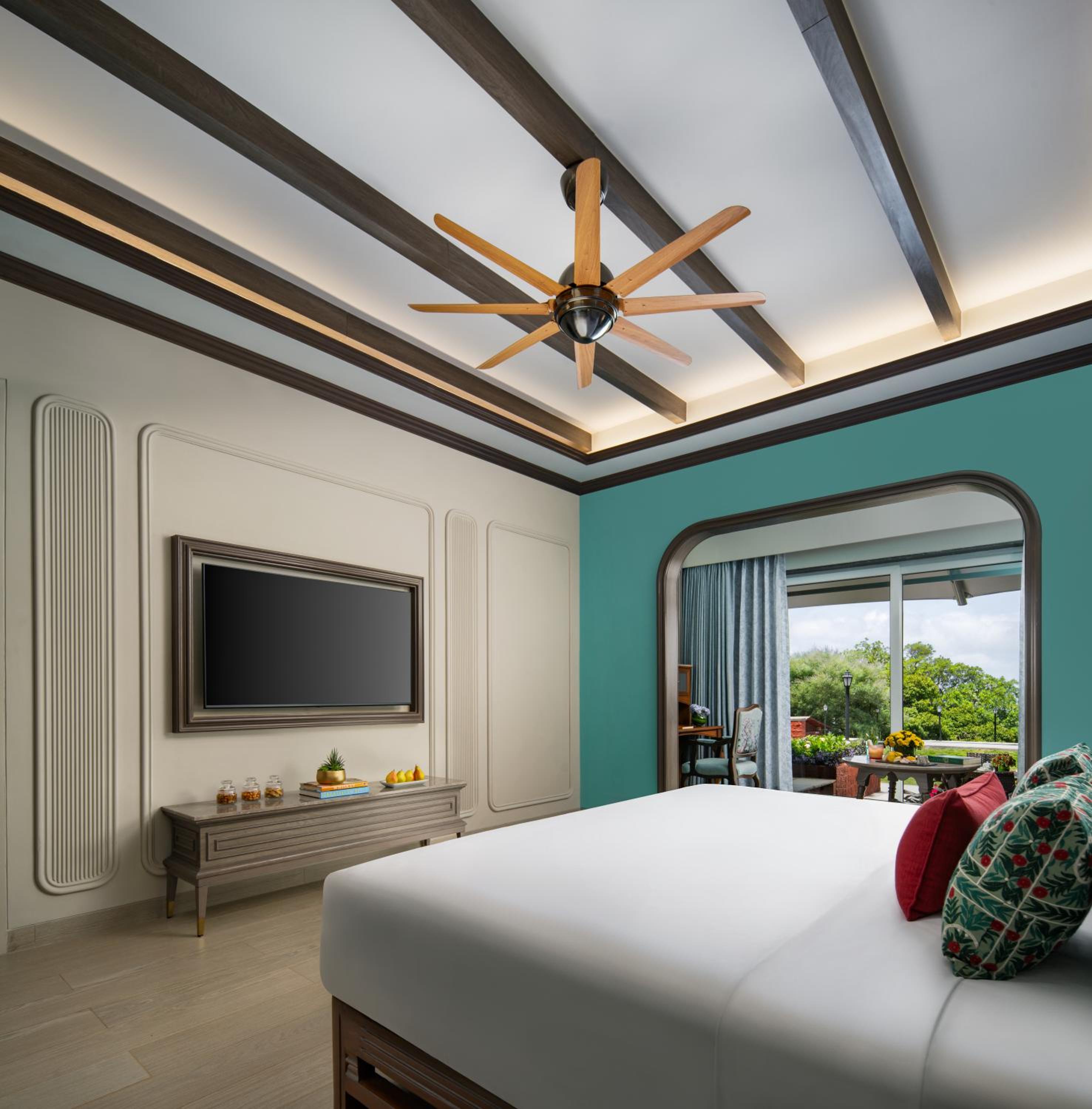 Premium Room King Bed with Sit-out photo 2