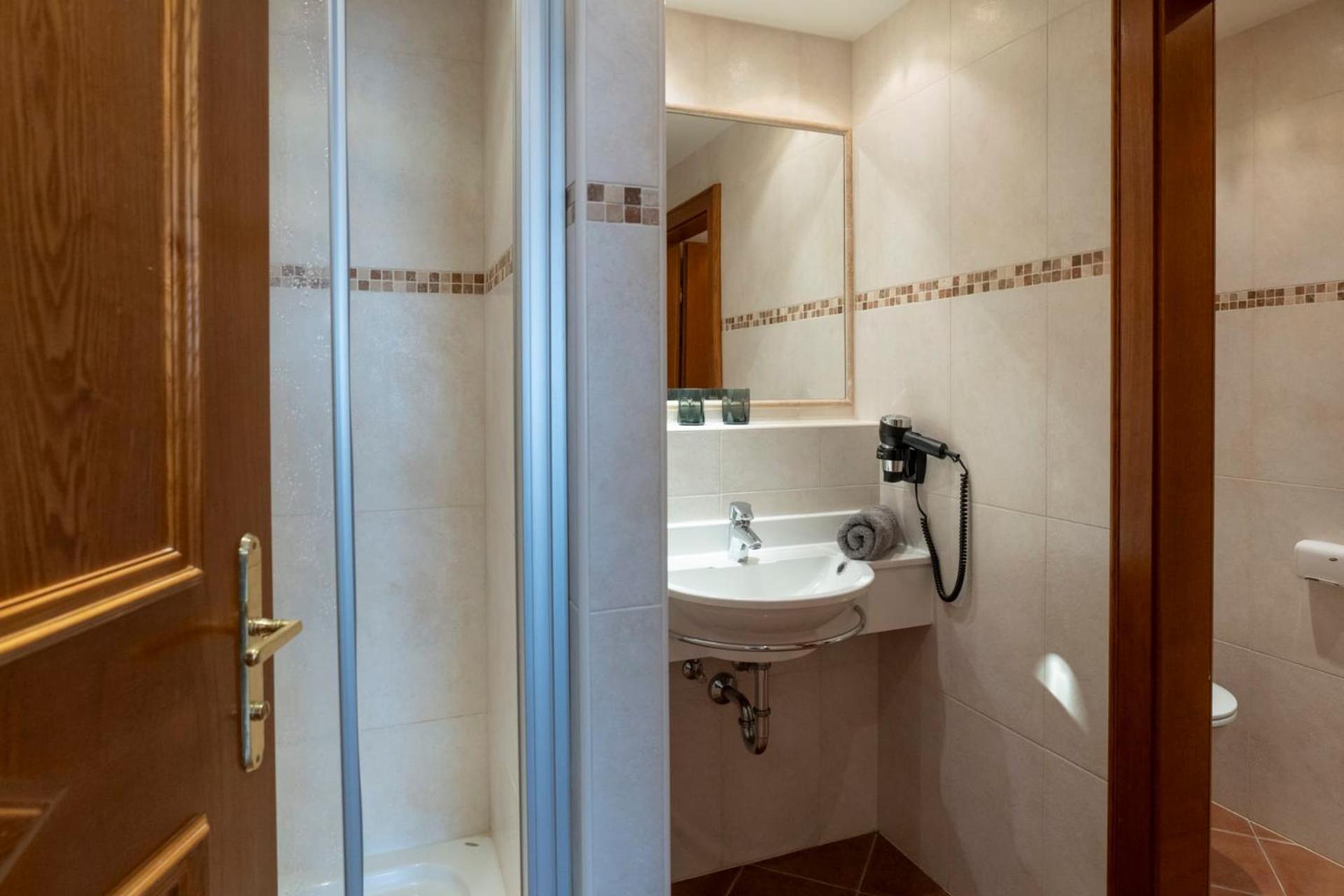 Deluxe Double Room with Balcony photo 3