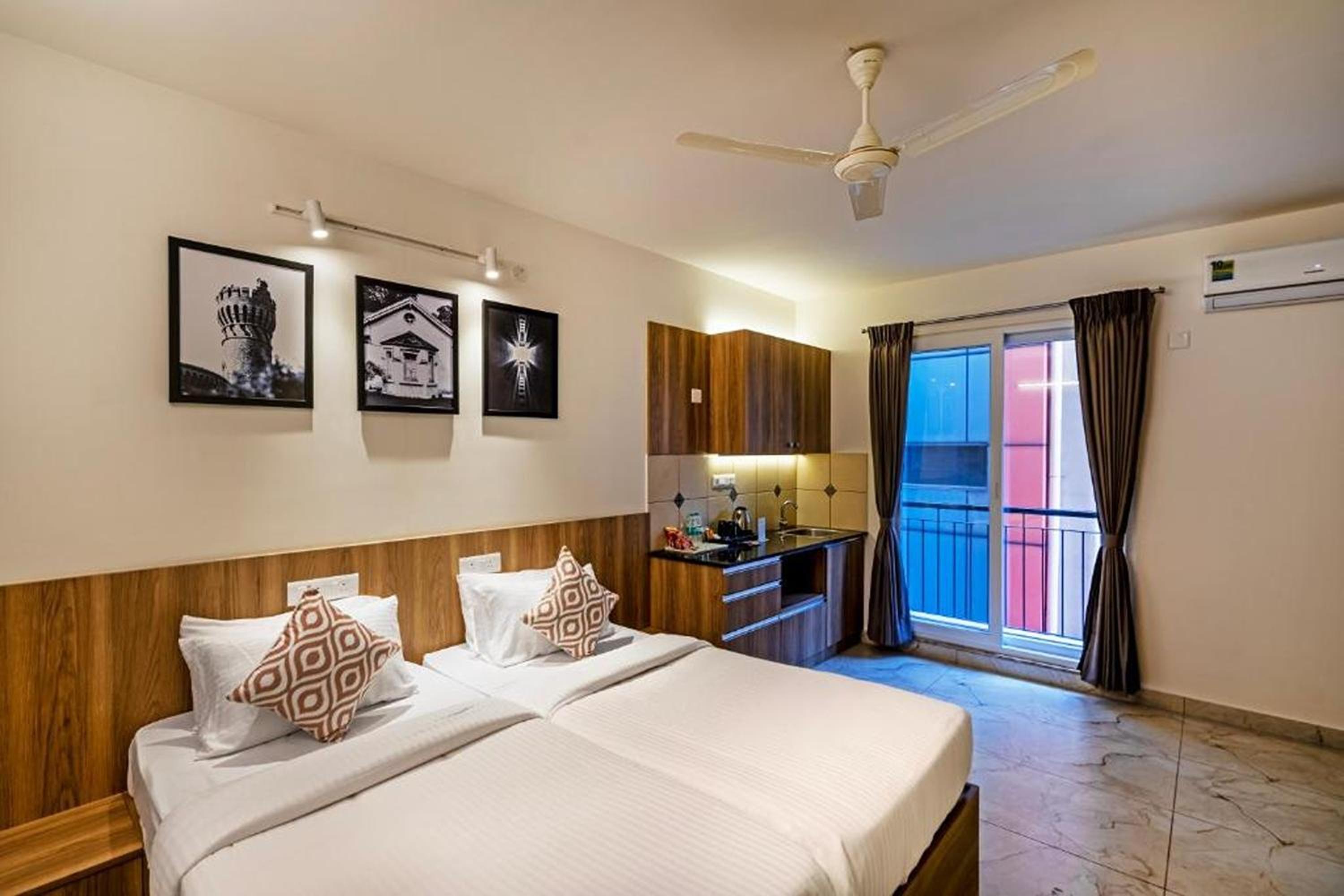 King Room with Balcony photo 1