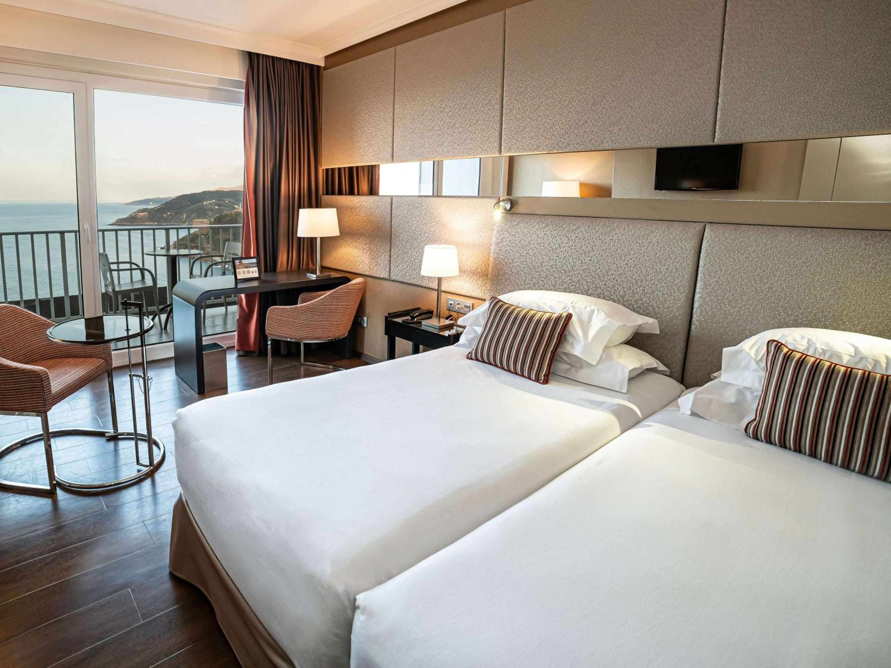 PrivilÃ¨ge Twin or Double Room with Balcony and Sea View - Photo 6