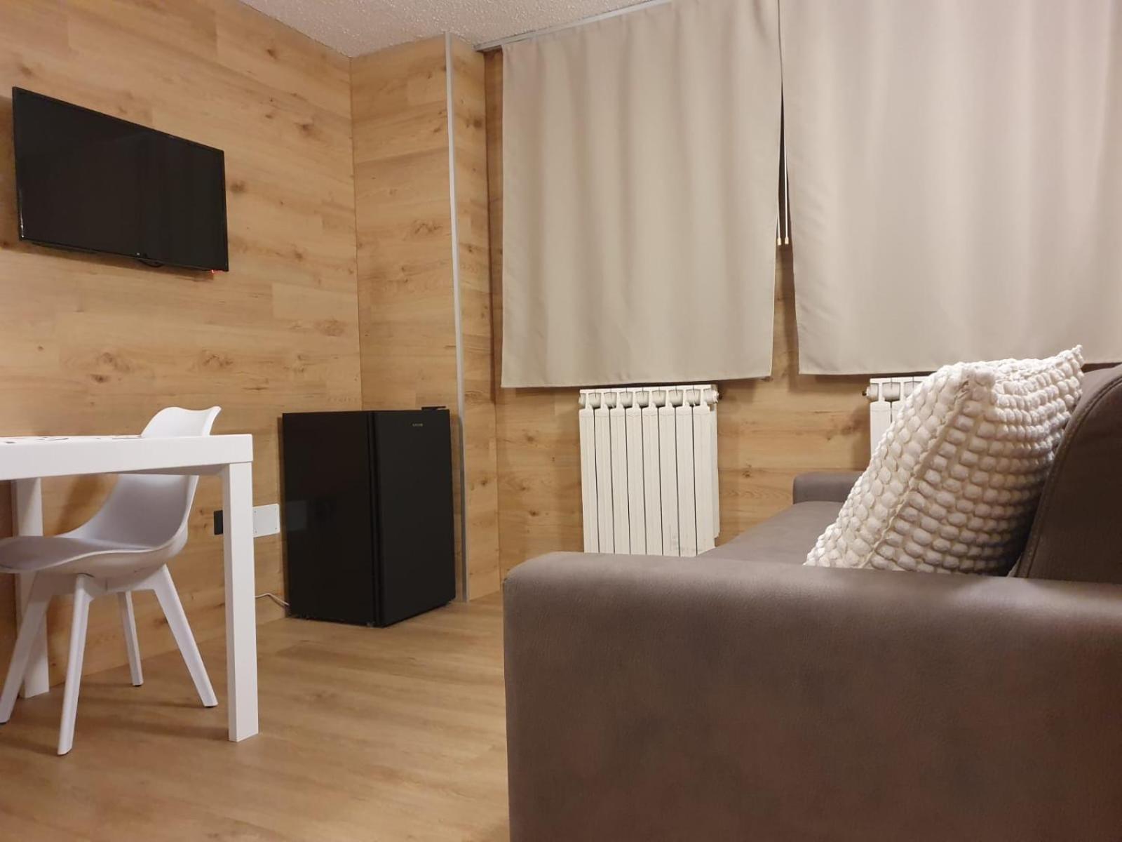 One-Bedroom Apartment photo 3