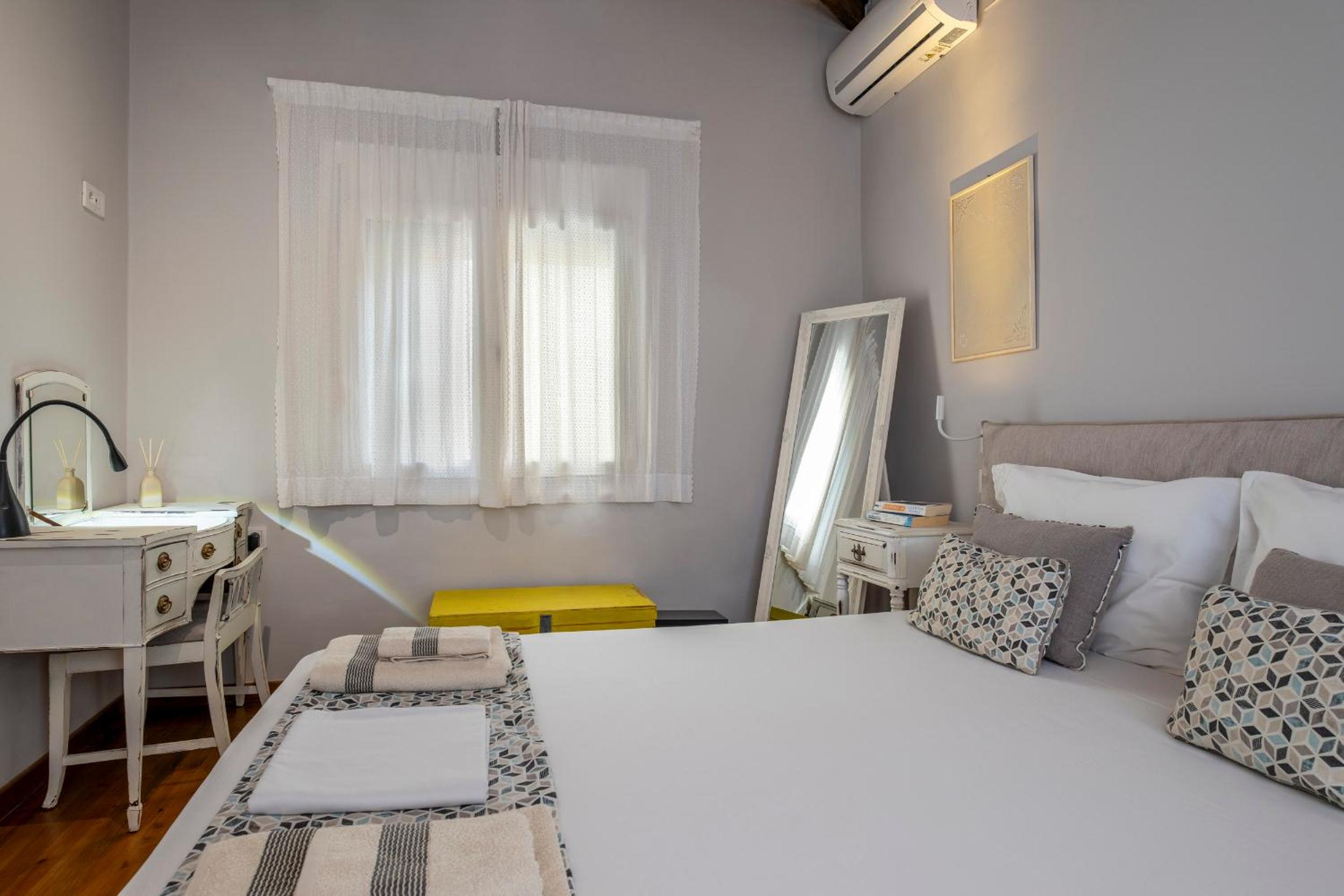 One-Bedroom House photo 1