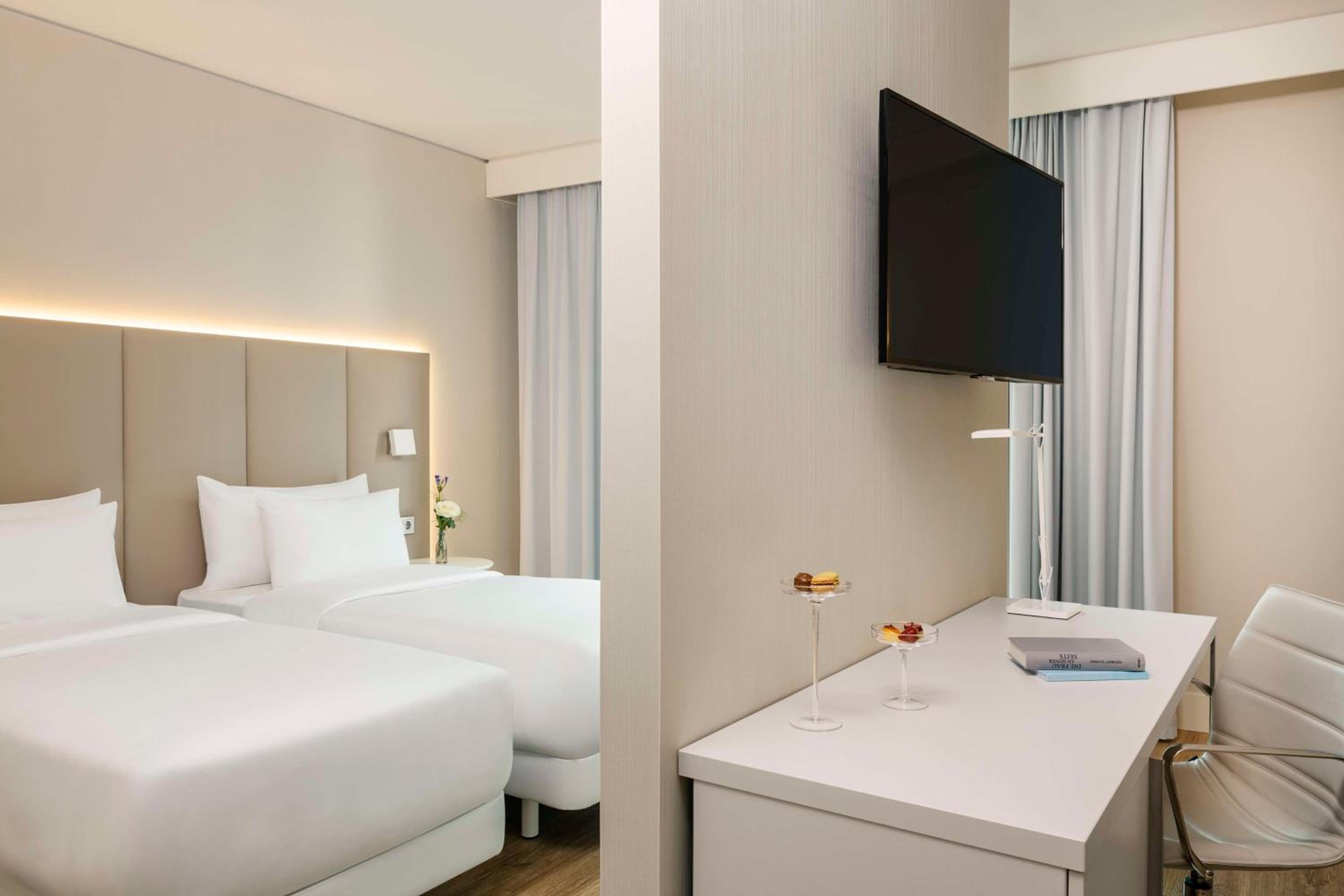 Superior Double or Twin Room - Photo 9