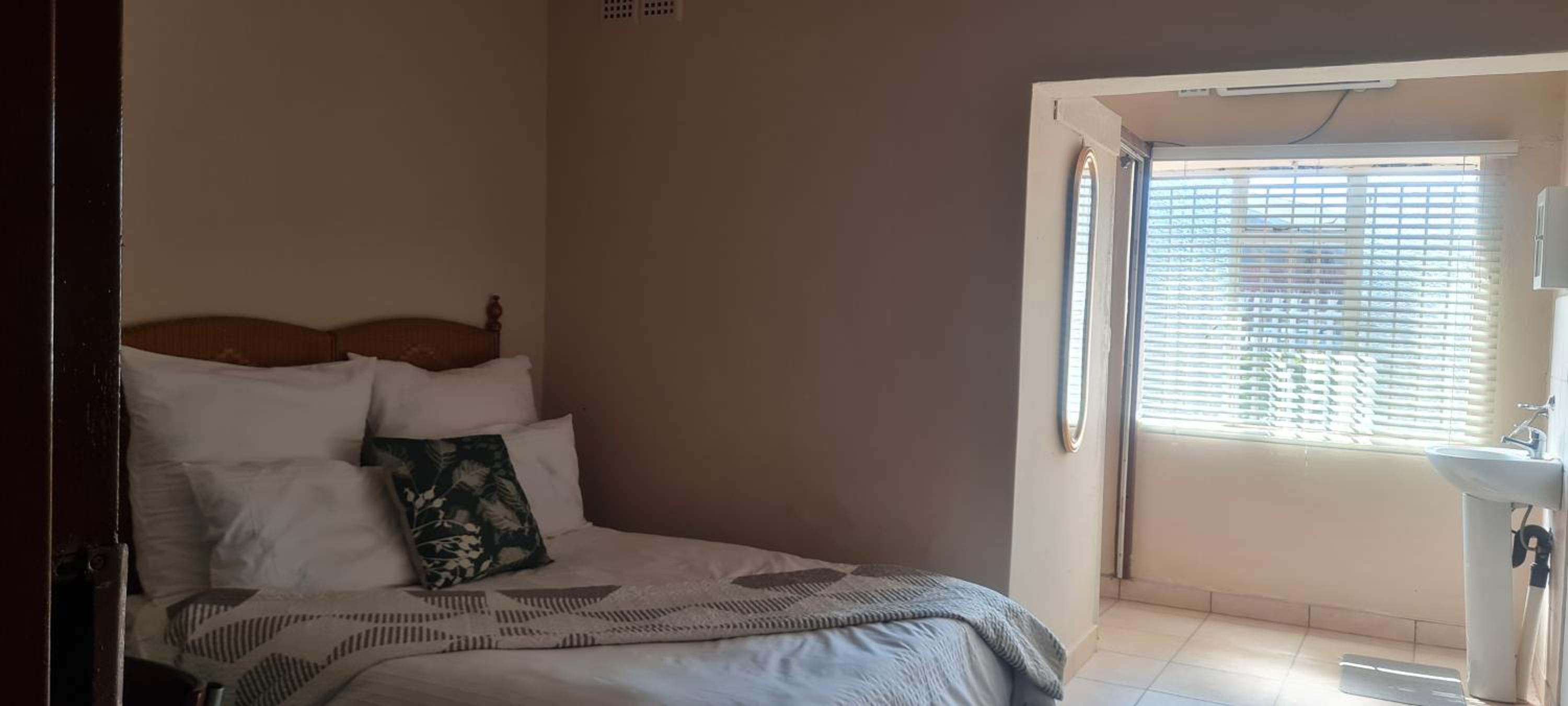 Double Room With Private Bathroom photo 3