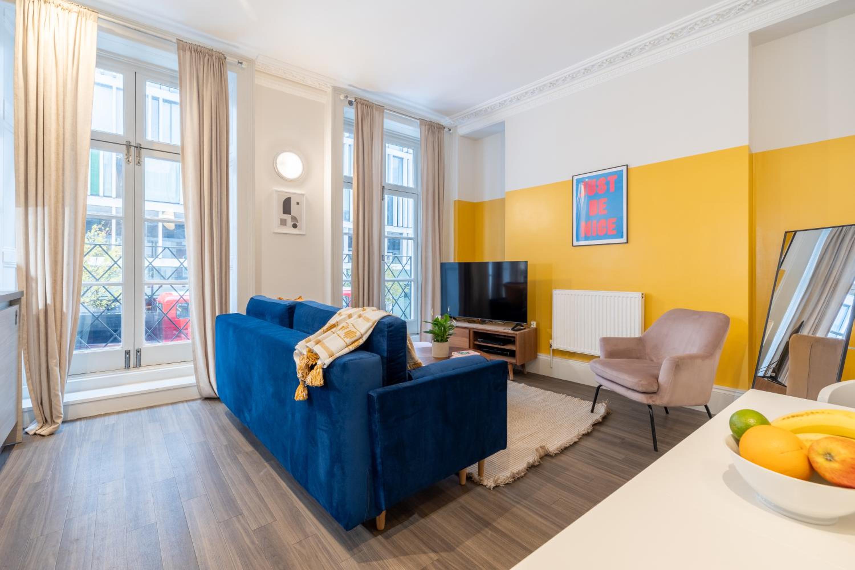 Classic One-Bedroom Apartment photo 2
