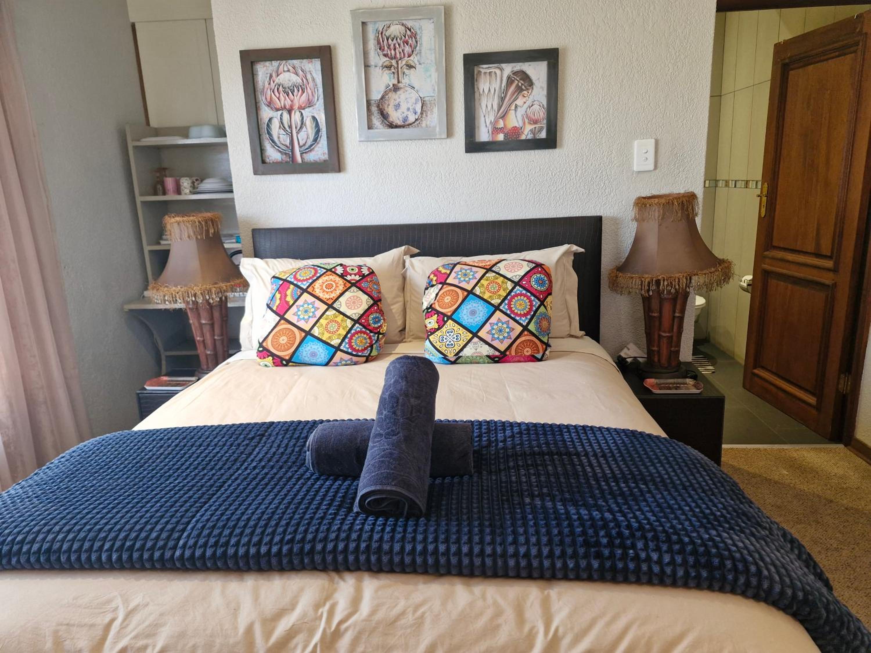Double Room with Private Bathroom - Photo 13