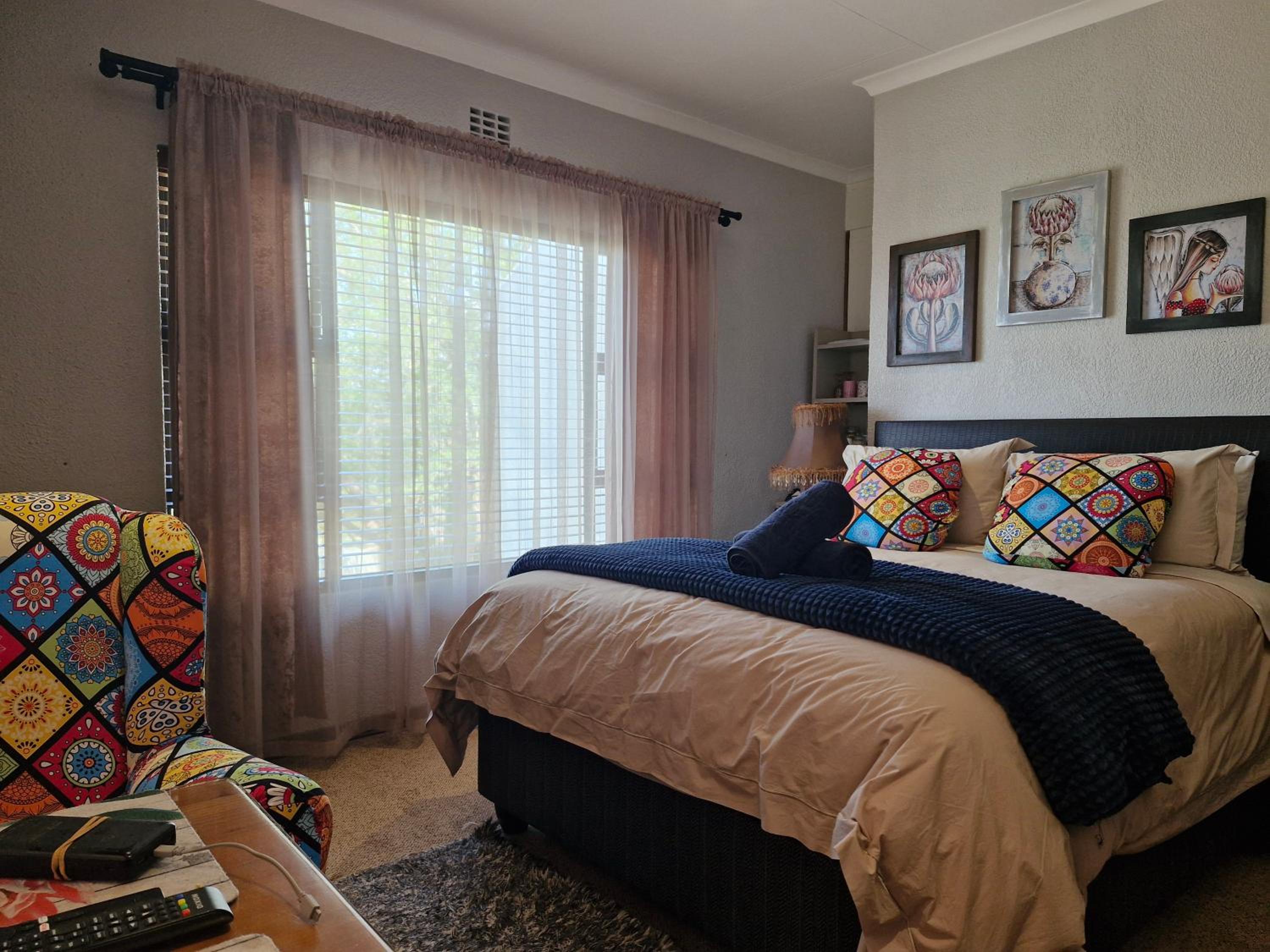Double Room with Private Bathroom - Photo 7