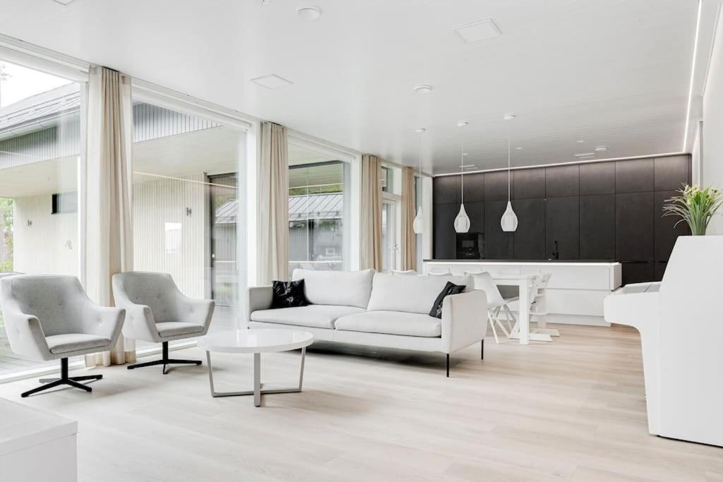 Villa photo 1