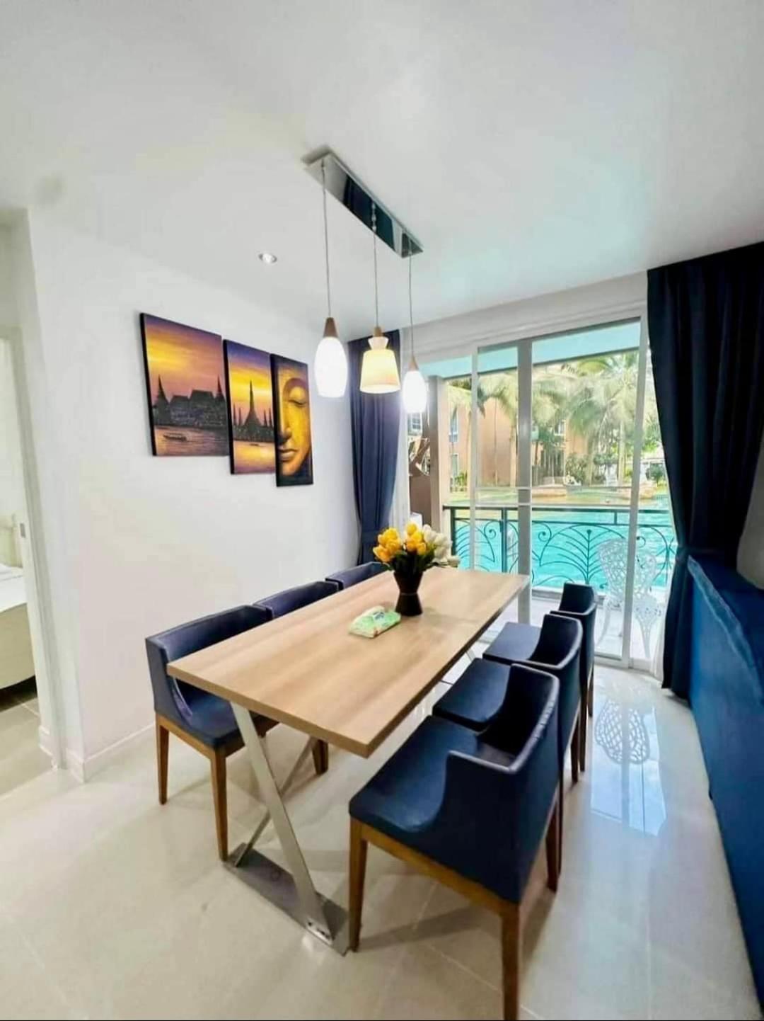 Two-Bedroom Apartment with Pool Access - Photo 4