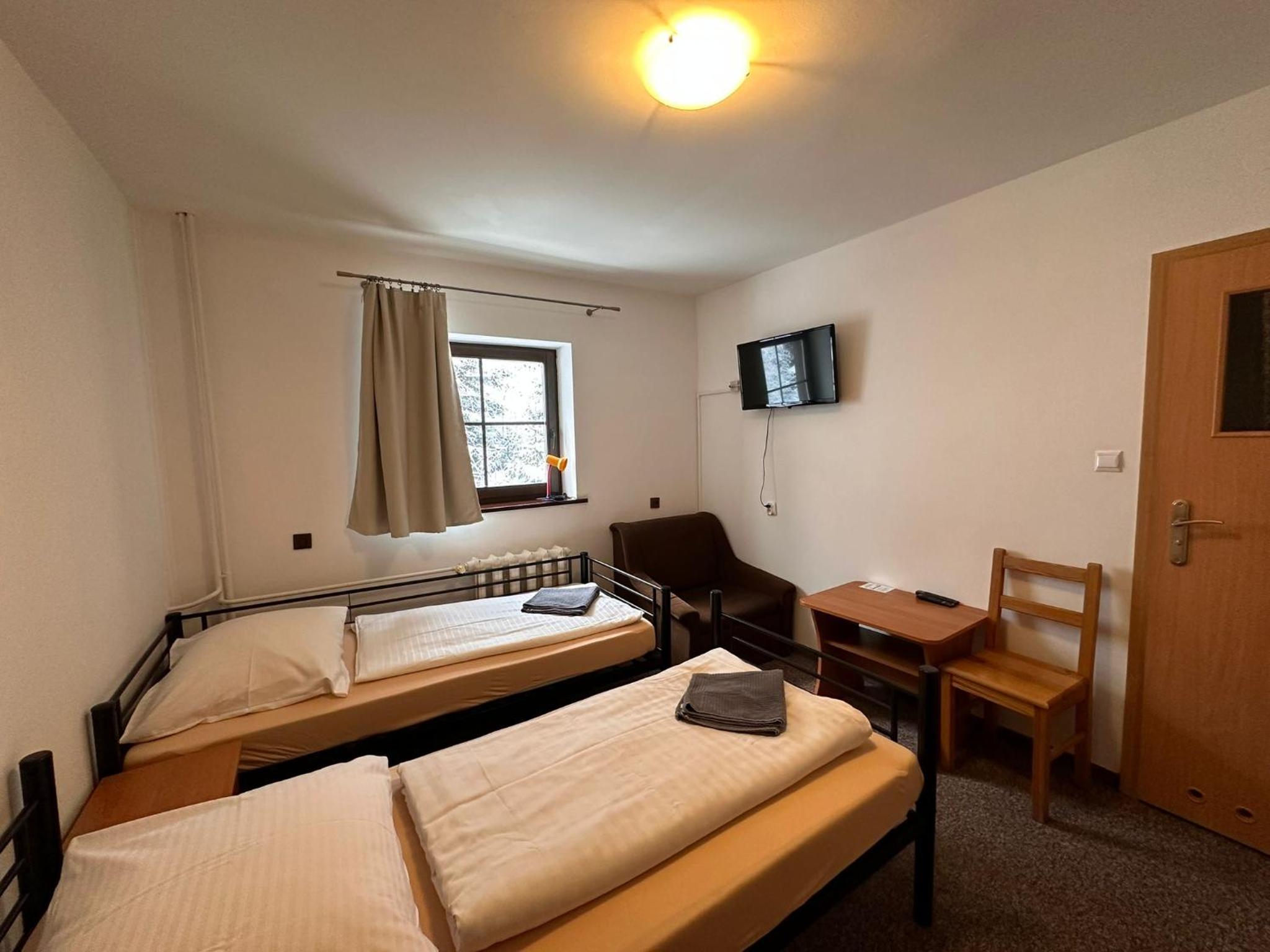 Budget Twin Room photo 3