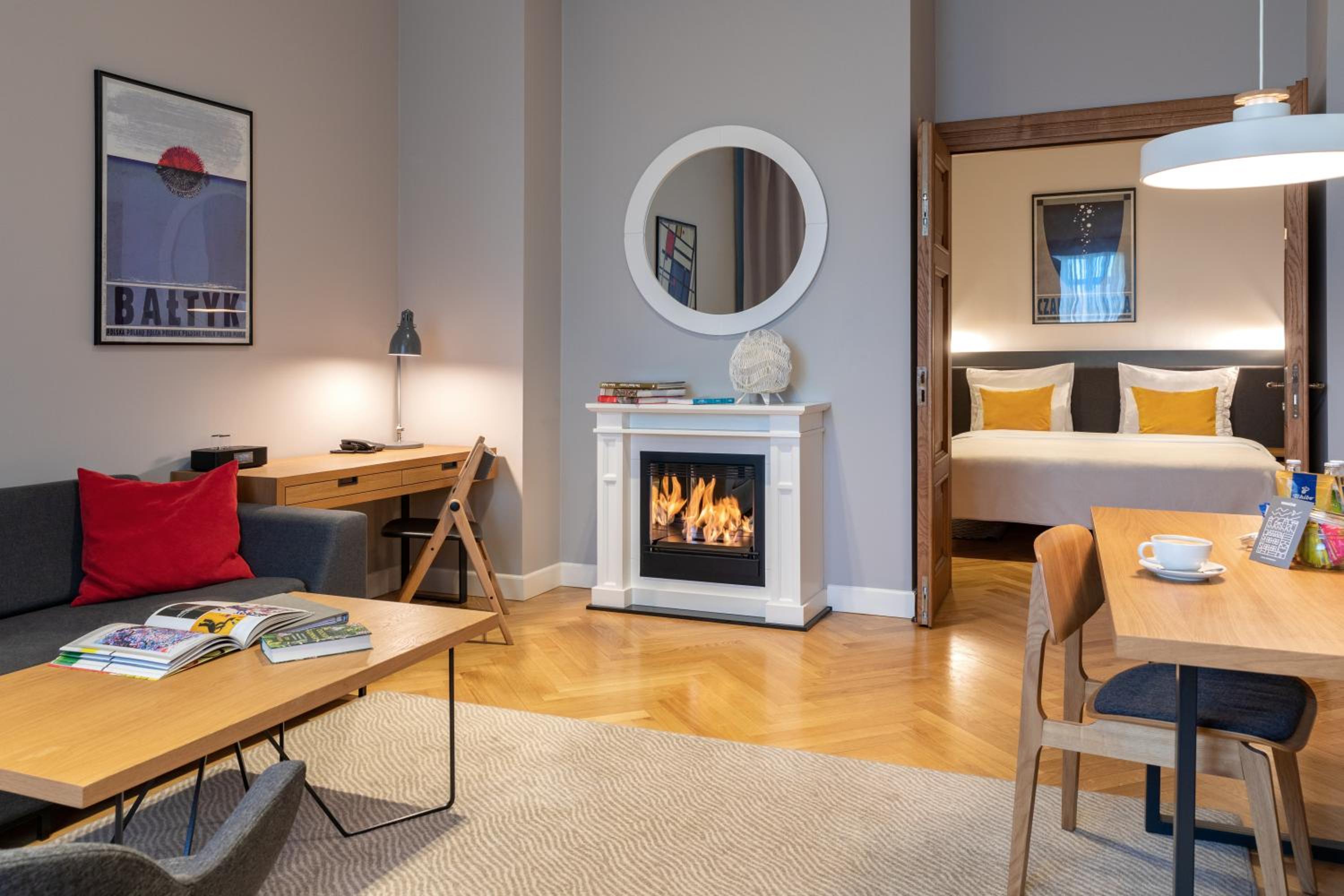 One-Bedroom Apartment with Fireplace photo 1