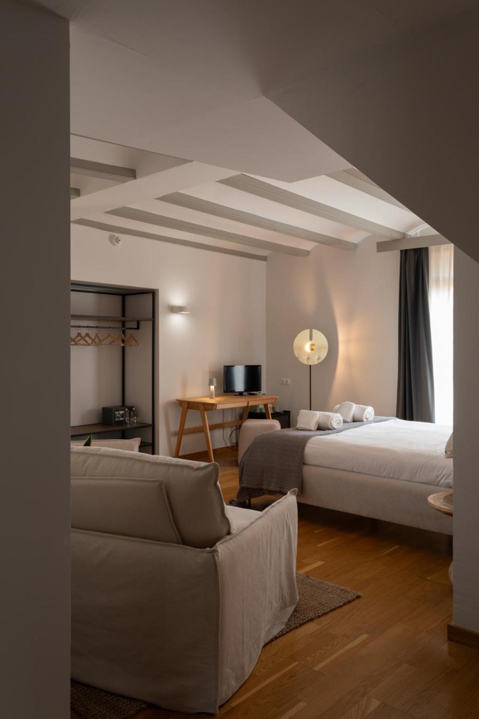 Suite - Photo 24