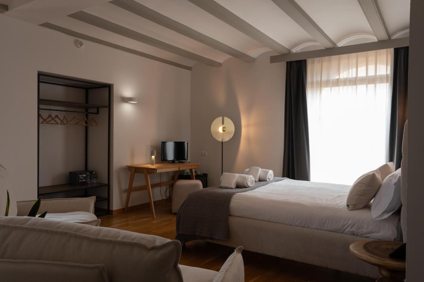 Suite - Photo 21