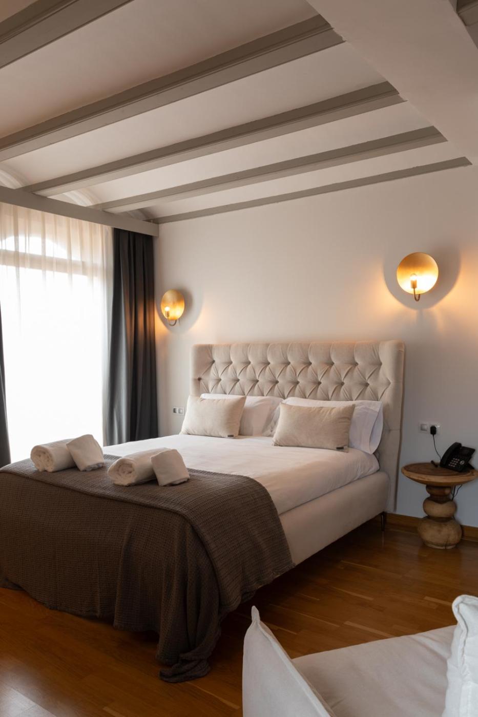 Suite - Photo 2