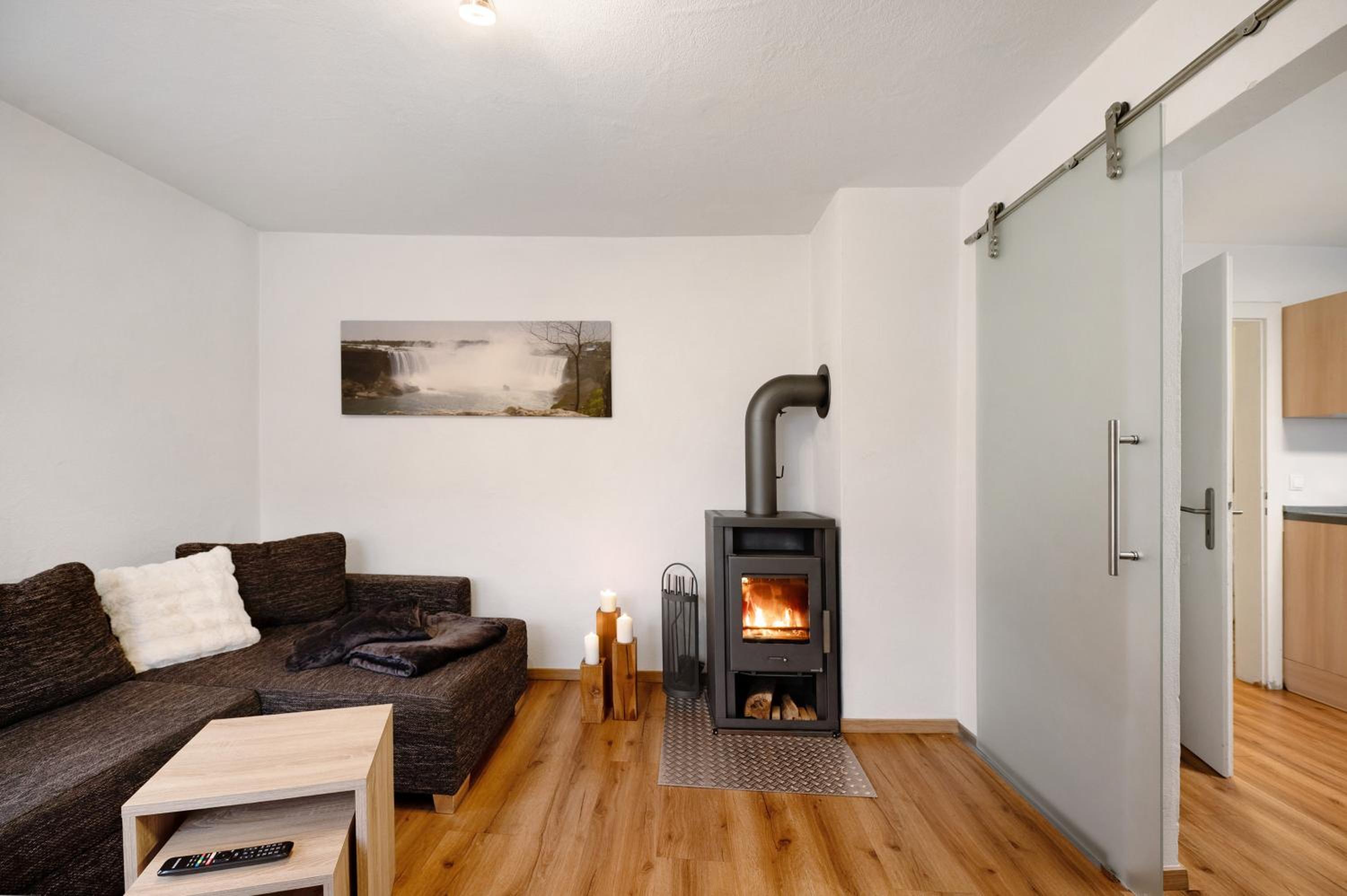 Six-Bedroom House photo 2