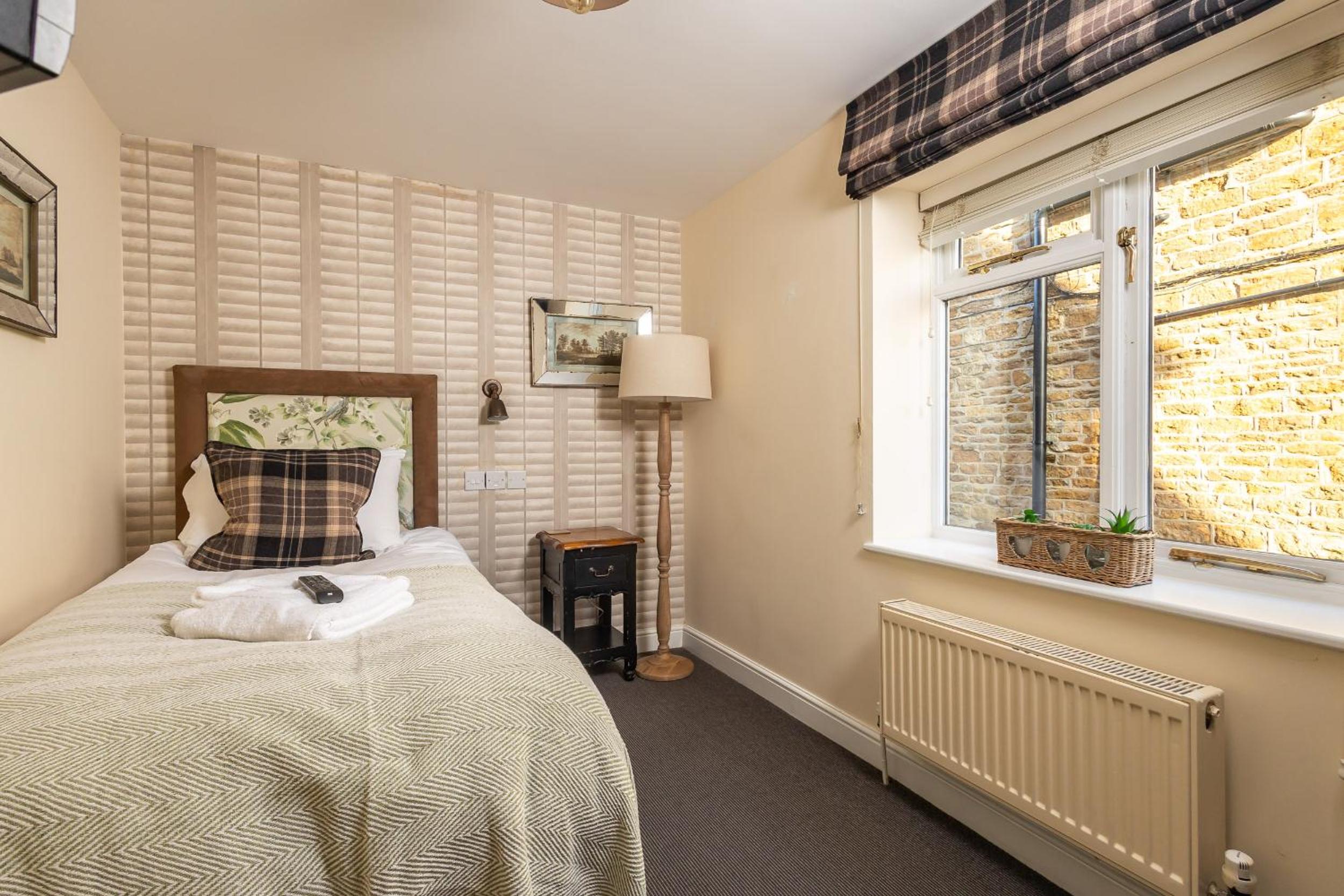 Single Room photo 2