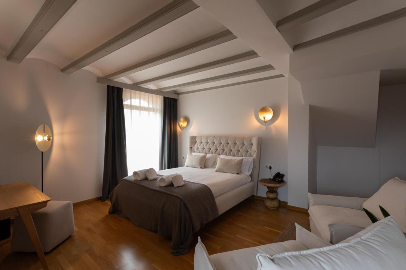 Suite - Photo 20