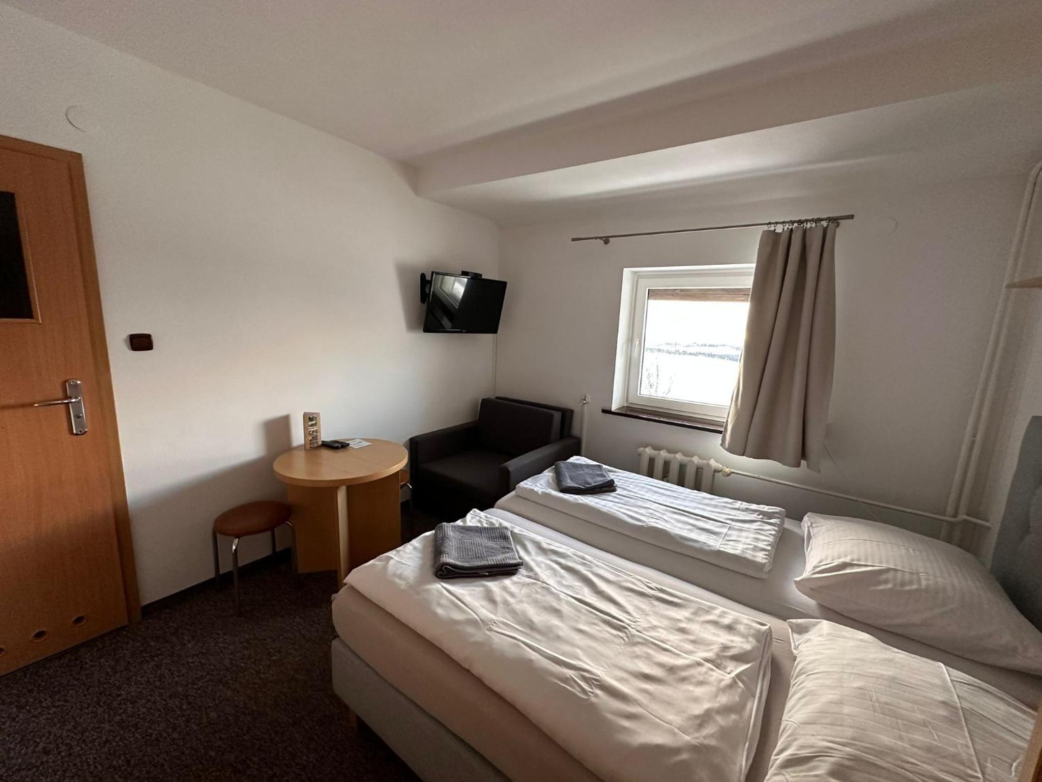 Budget Twin Room photo 3