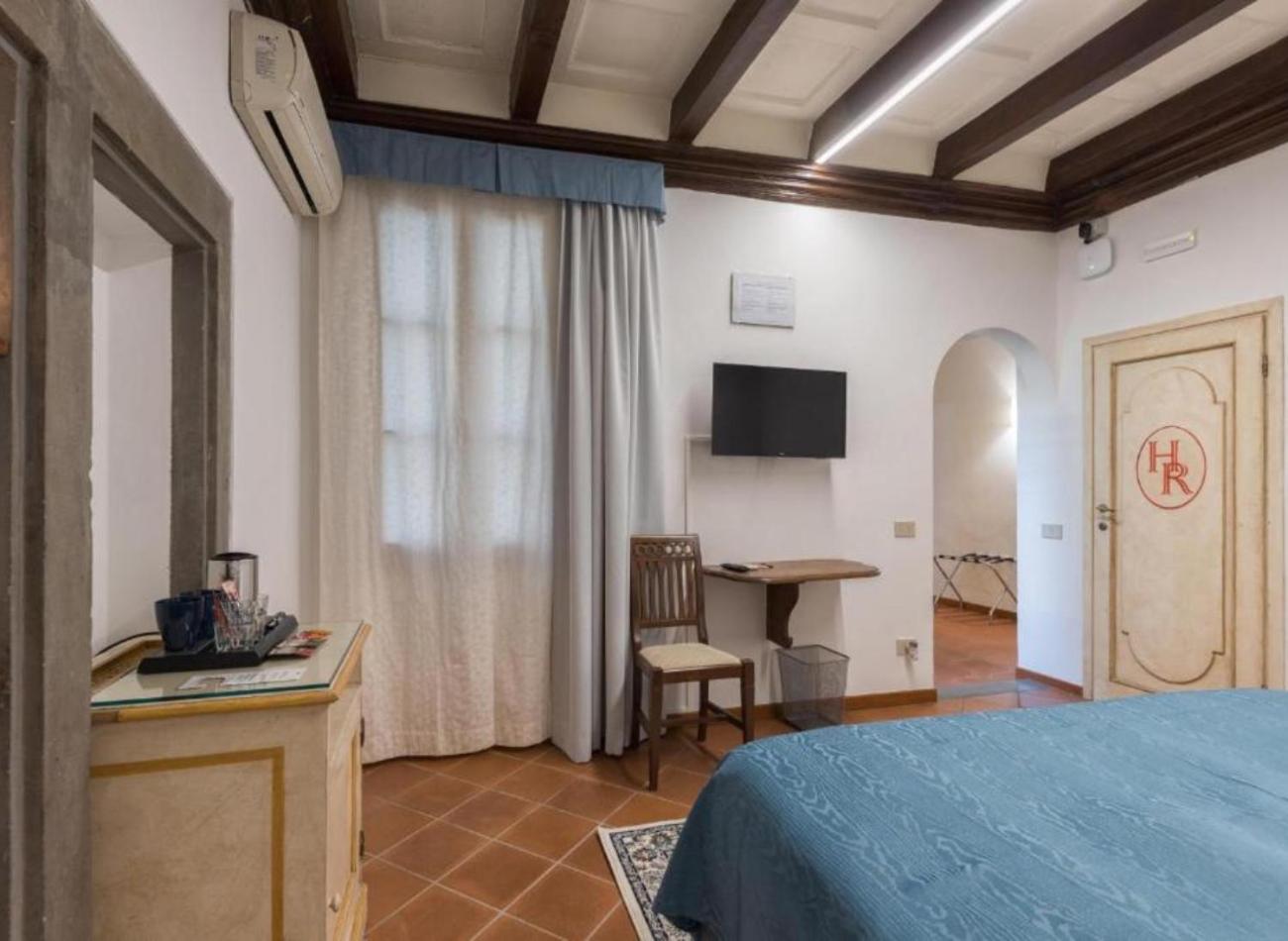 Large Room photo 3