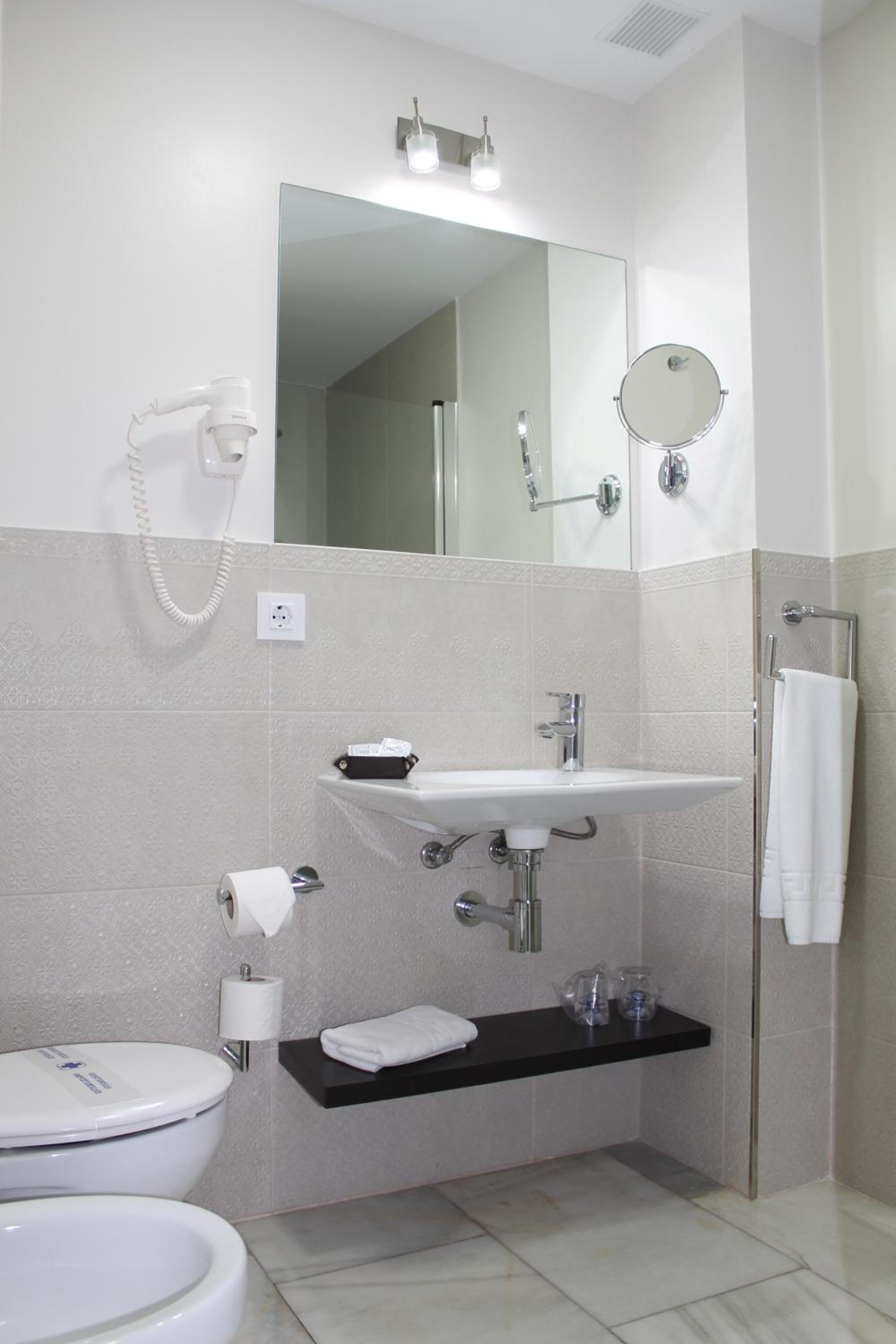 Double or Twin Room photo 2