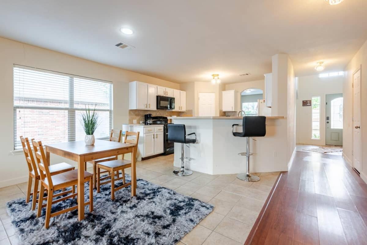 Four-Bedroom House photo 2