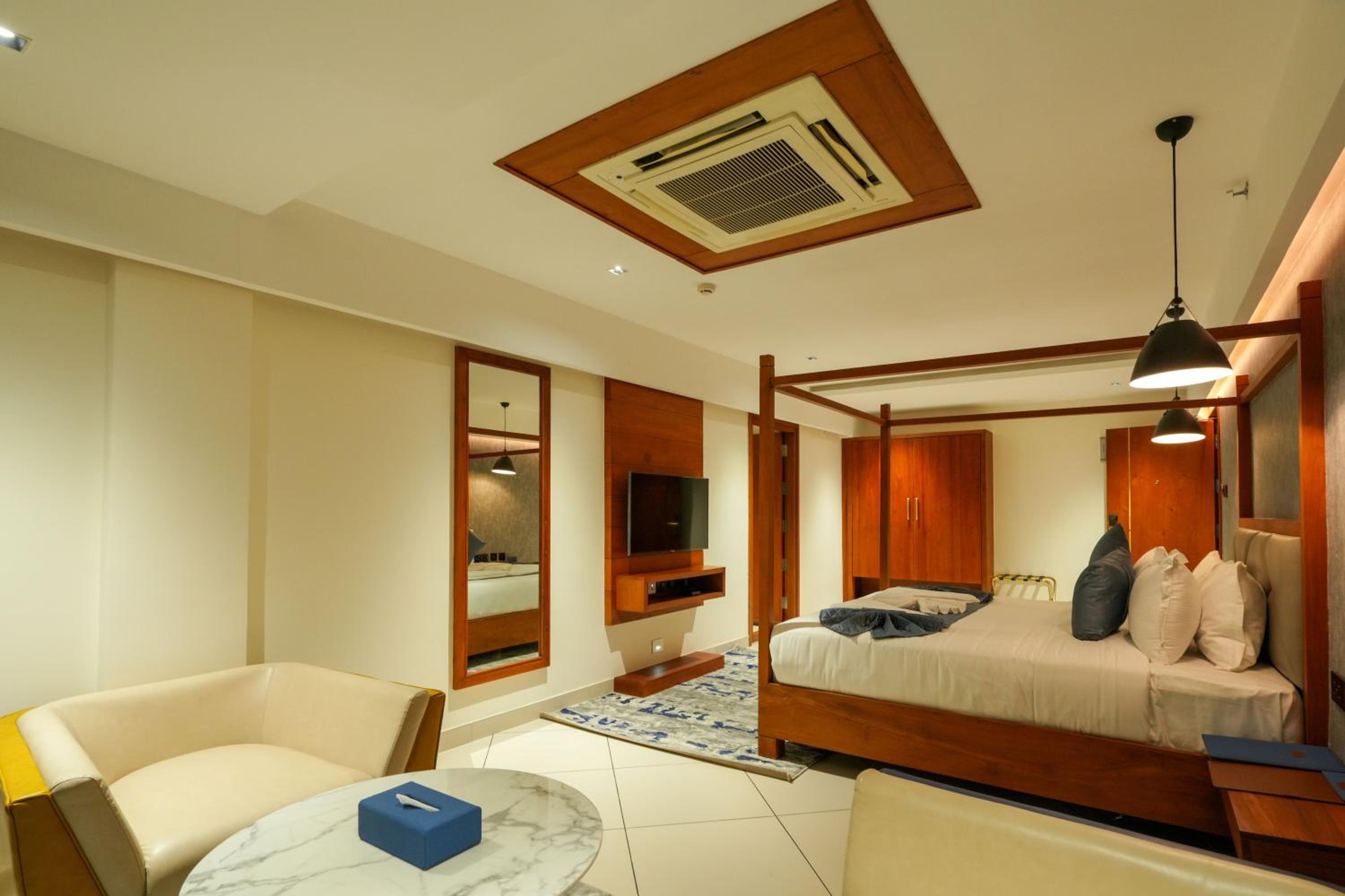 Suite - Photo 4