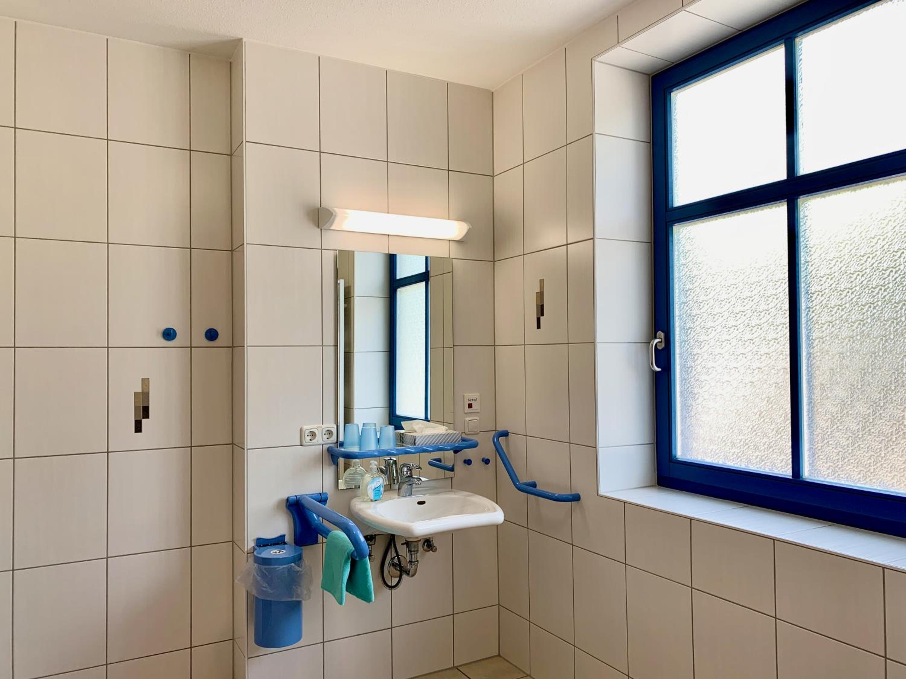 Double Room - Disability Access - Photo 4
