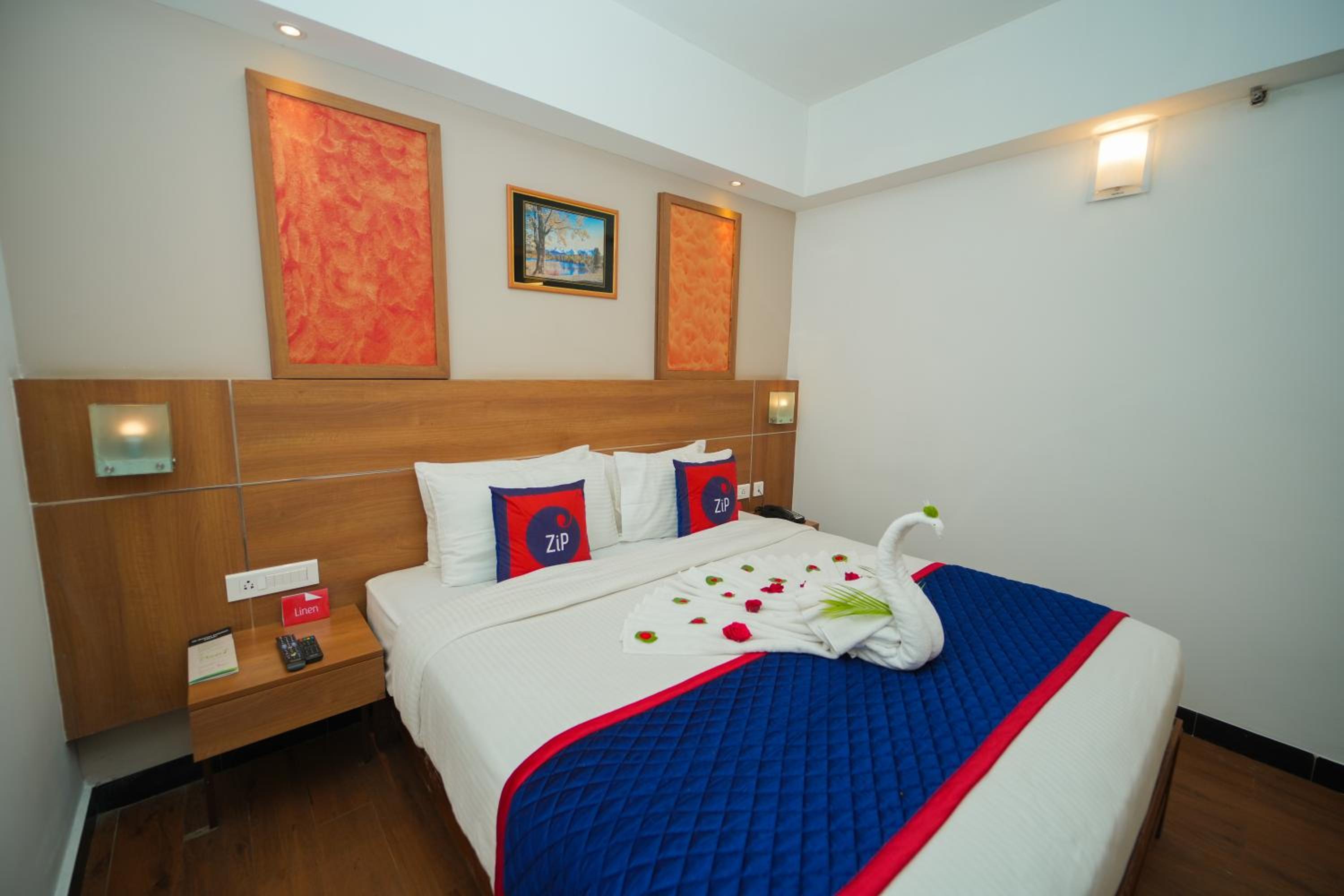 Suite - Photo 3