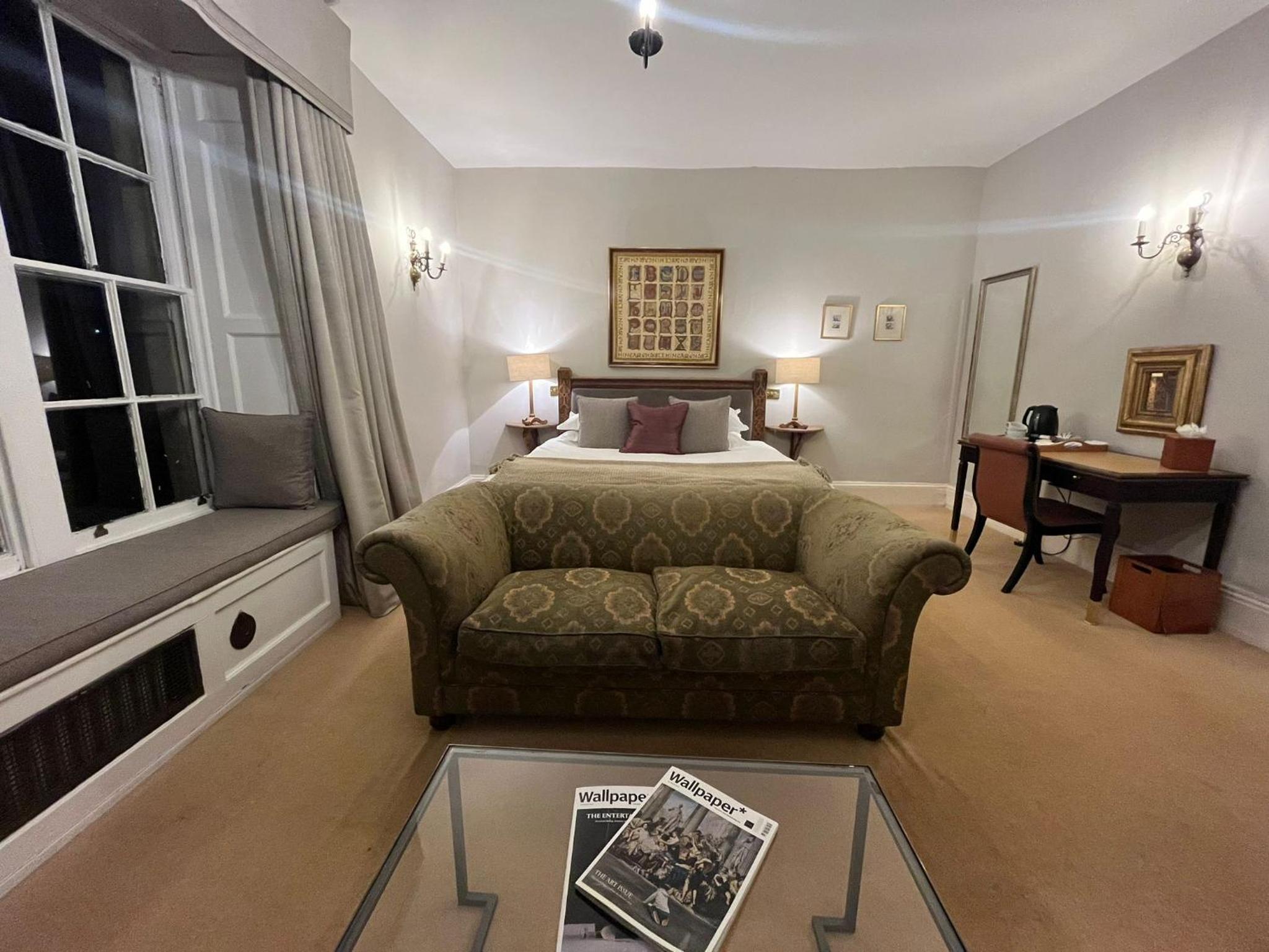 Deluxe with Balcony - Photo 11