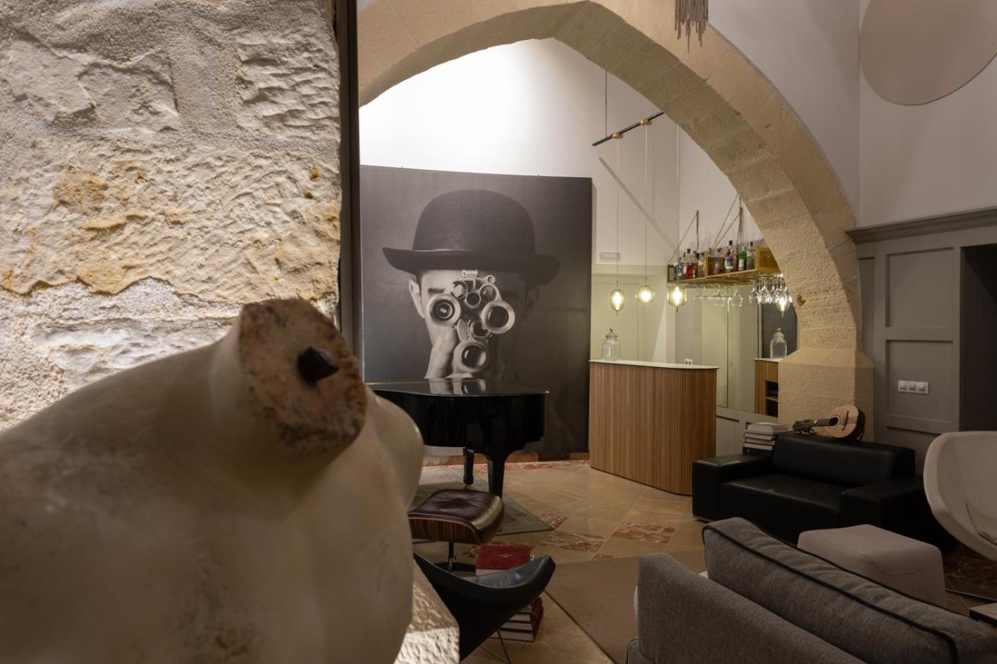 Suite - Photo 15