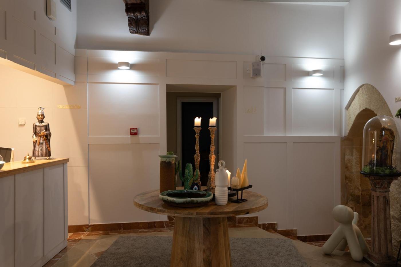 Suite - Photo 11