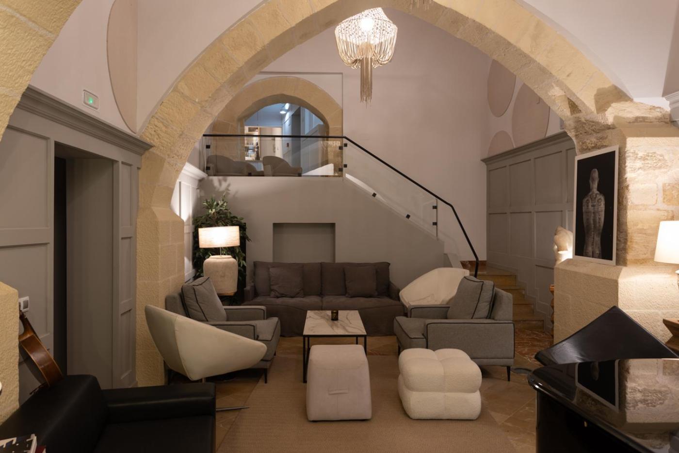 Suite - Photo 17
