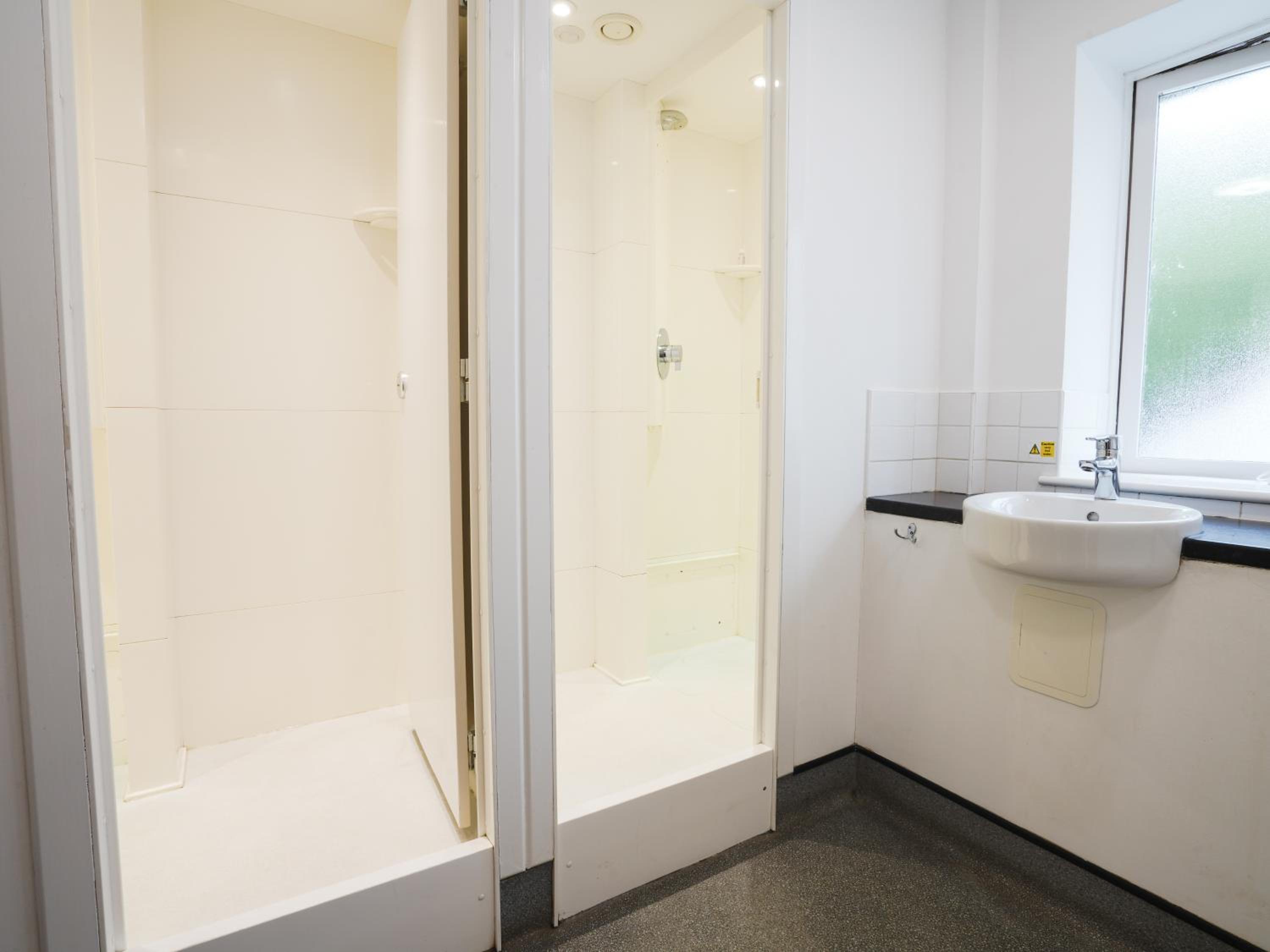 2 Bed Private Room Shared Bathroom photo 2