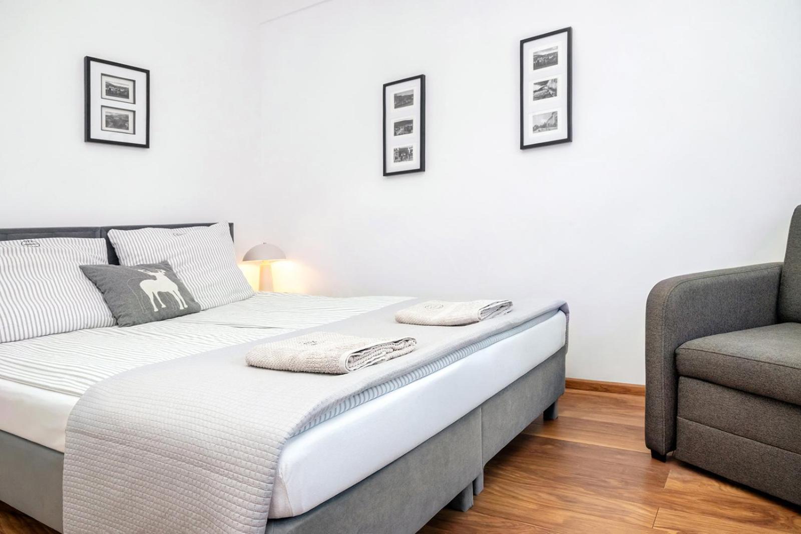 Two Bedroom Apartment with Mountain View