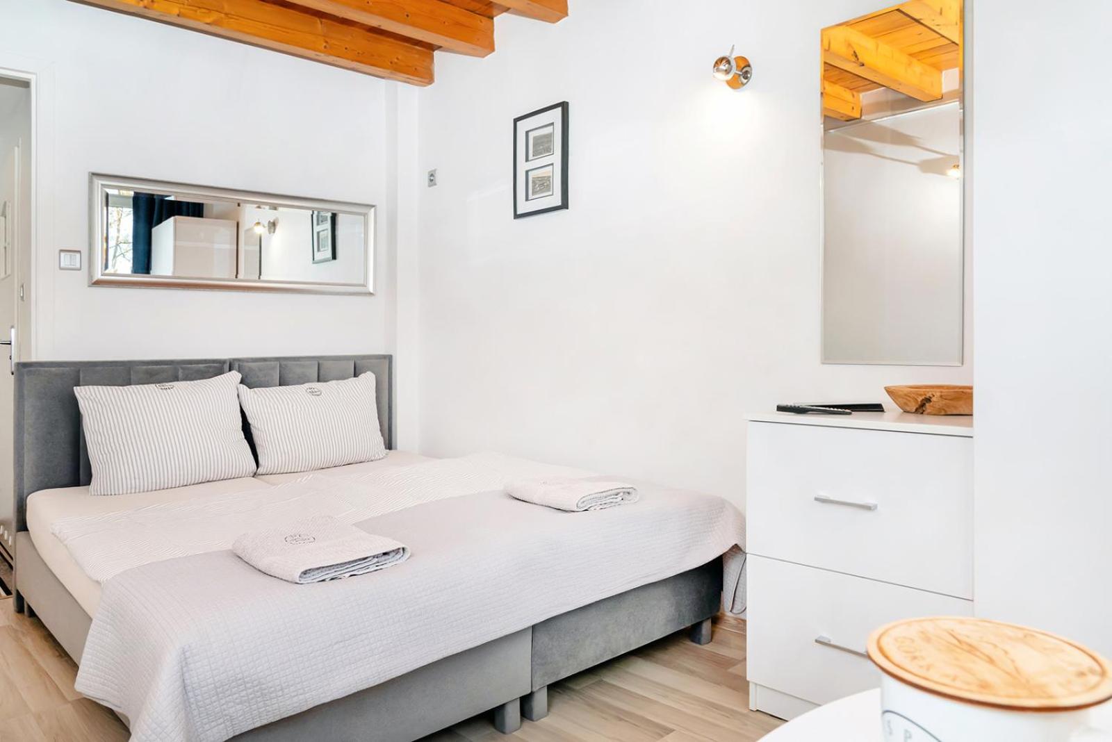 Double Room - Photo 16